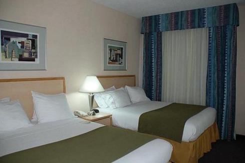 Queen Room with Two Queen Beds - Mobility Access Tub/Non-Smoking - Photo 1