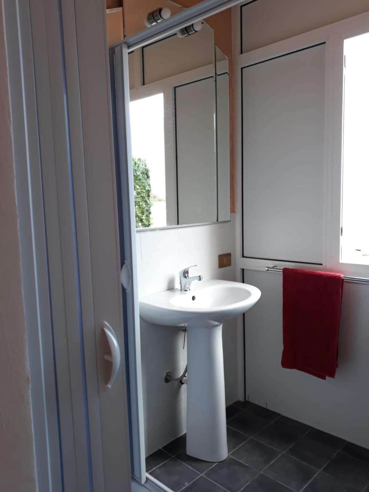 Deluxe Double or Twin Room with Sea View - Photo 3