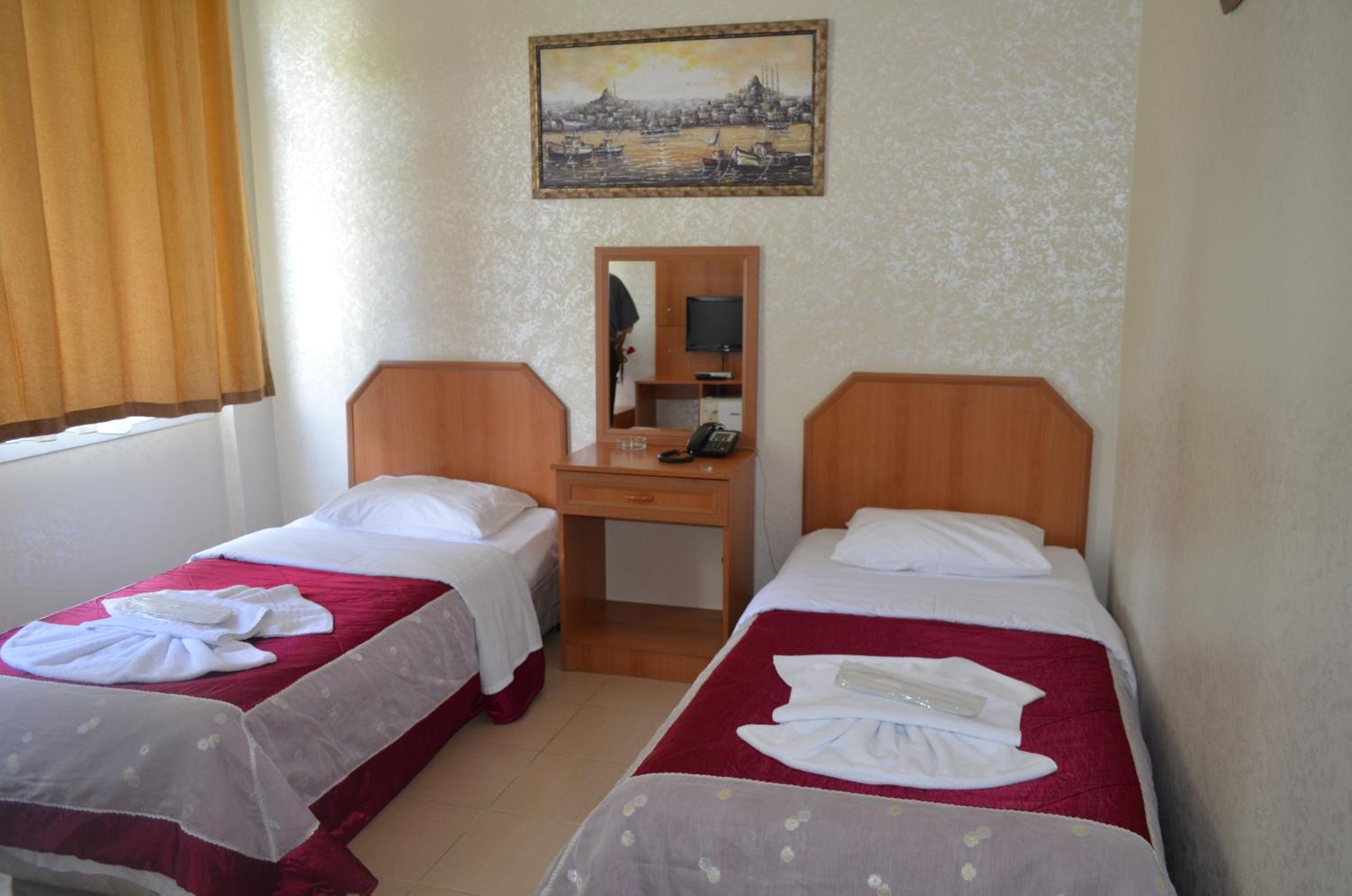 Economy Twin Room with Shared Bathroom photo 1