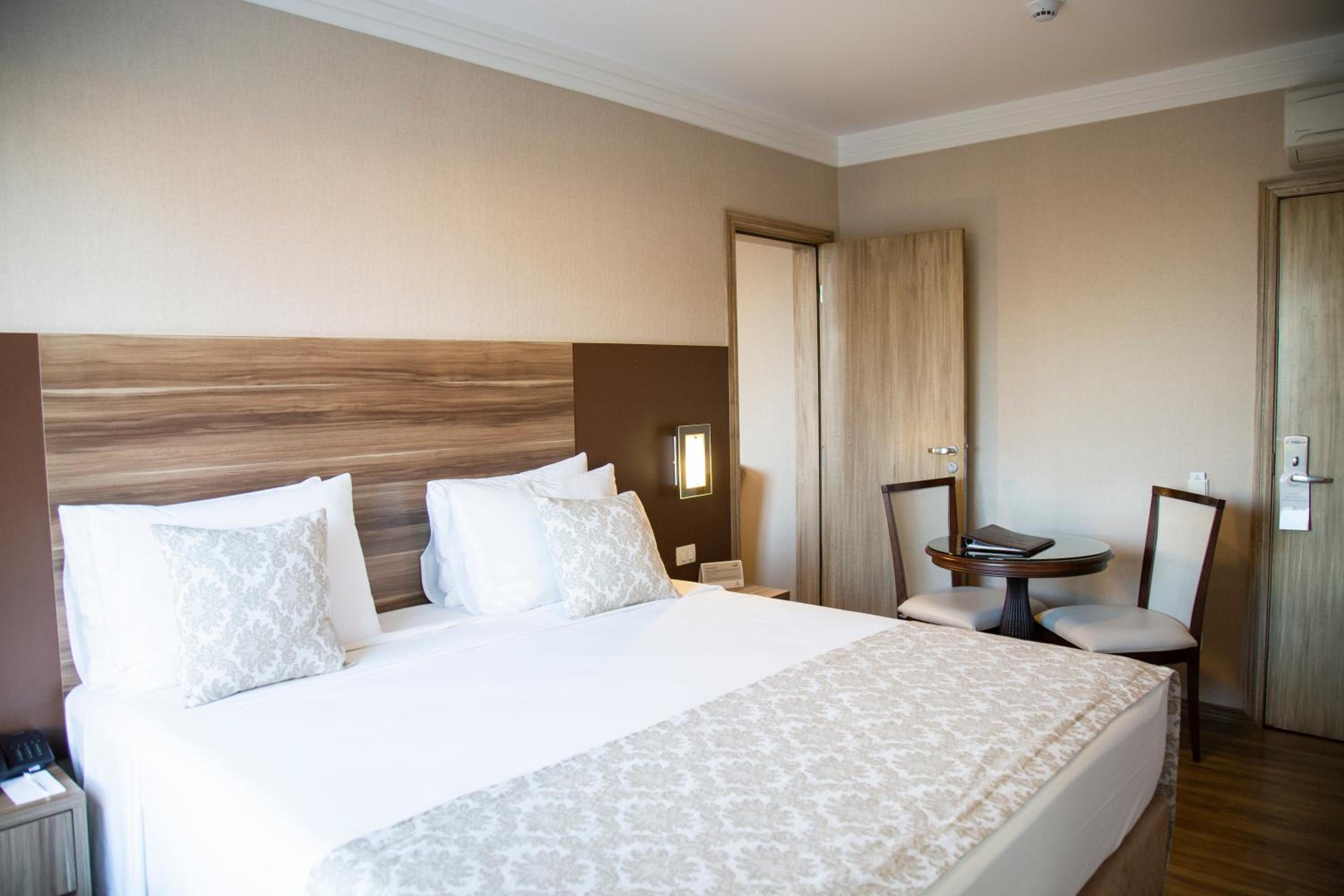 Deluxe Queen Room photo 3