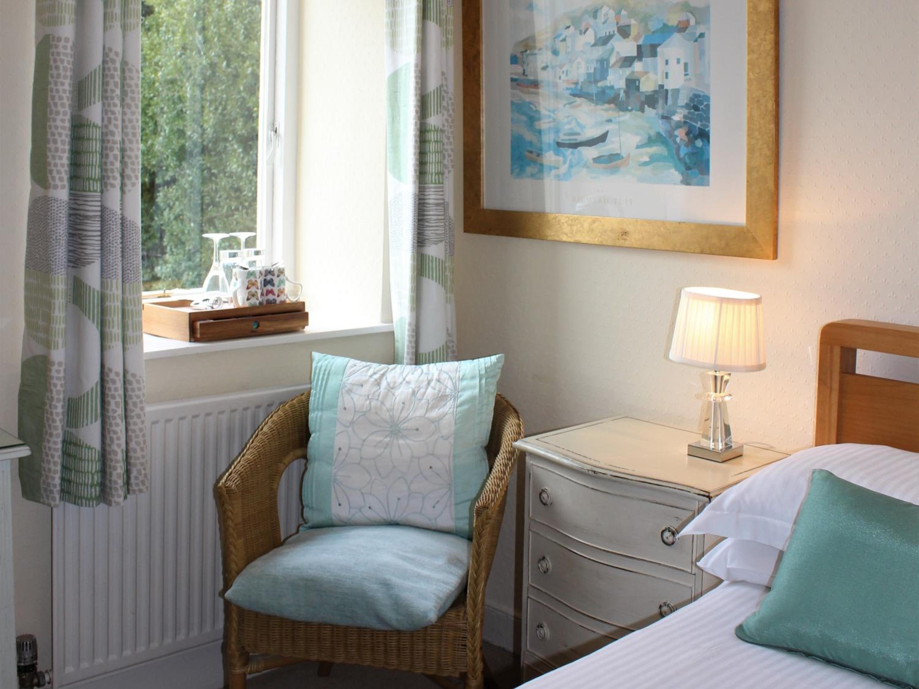 Compact Double Room with En-Suite photo 2