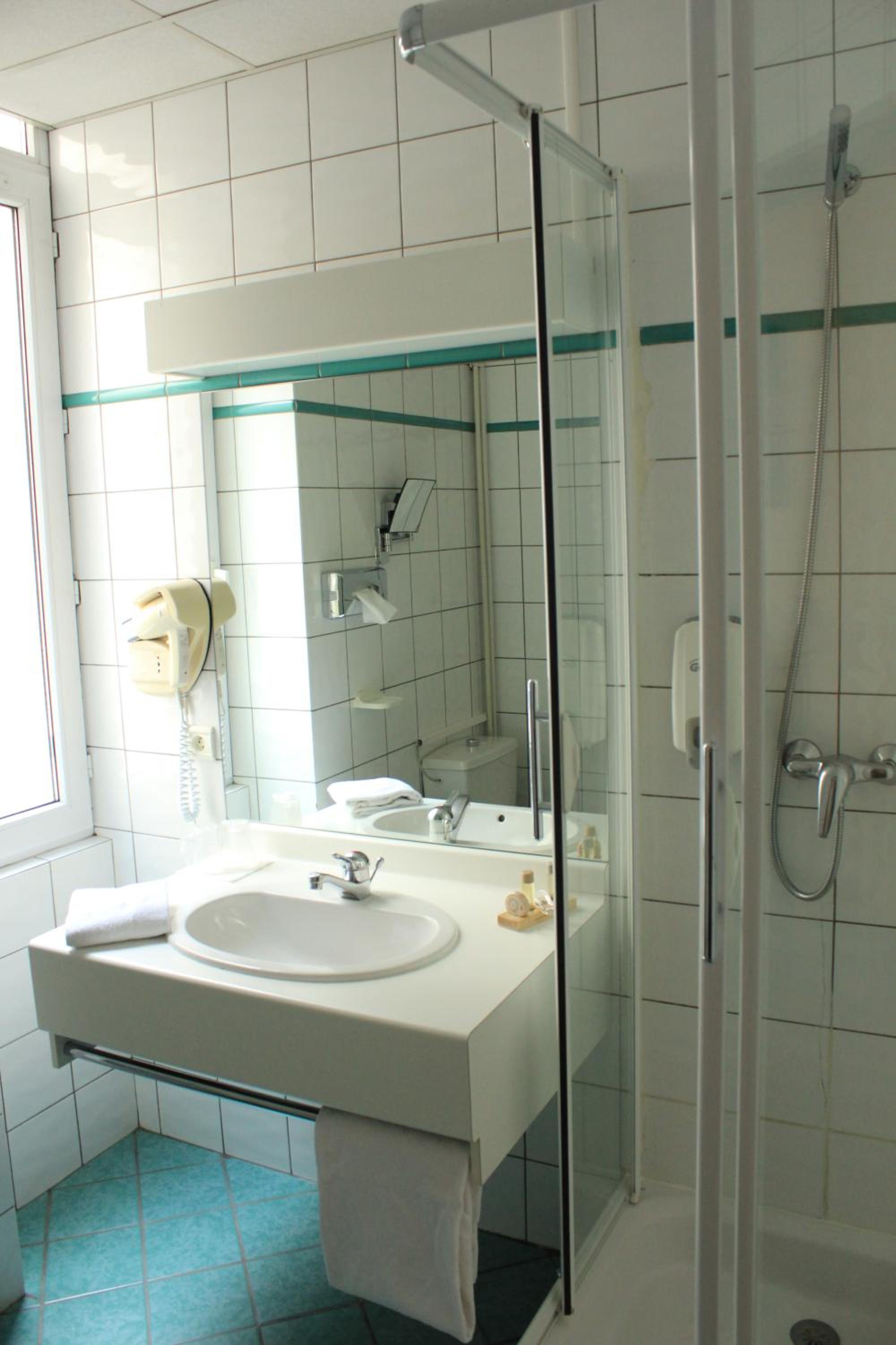 Standard Double Room - Photo 5