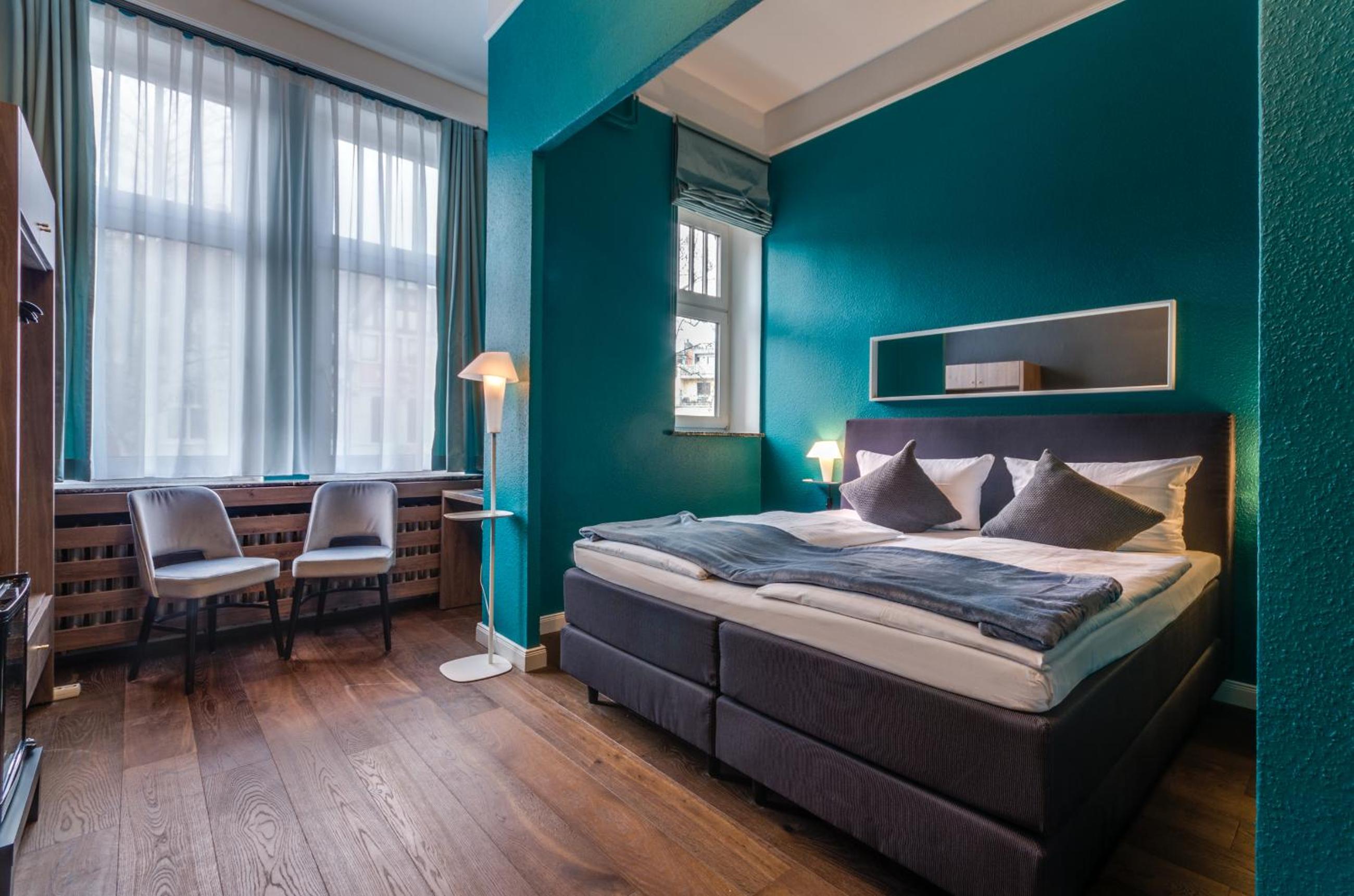 Deluxe Double Room with Shower and Partial Garden View - Photo 2