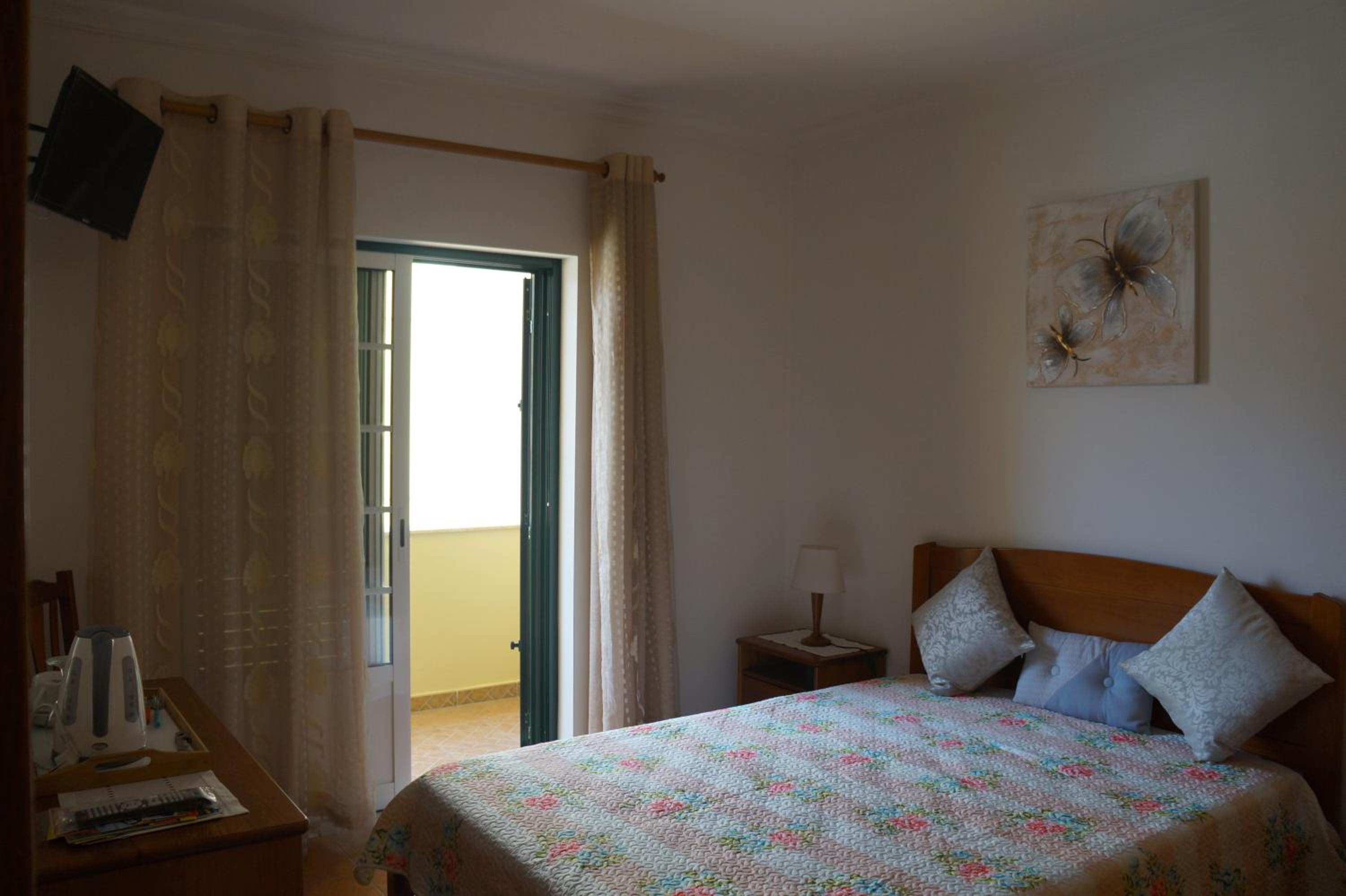Double Room with Private External Bathroom - Photo 2