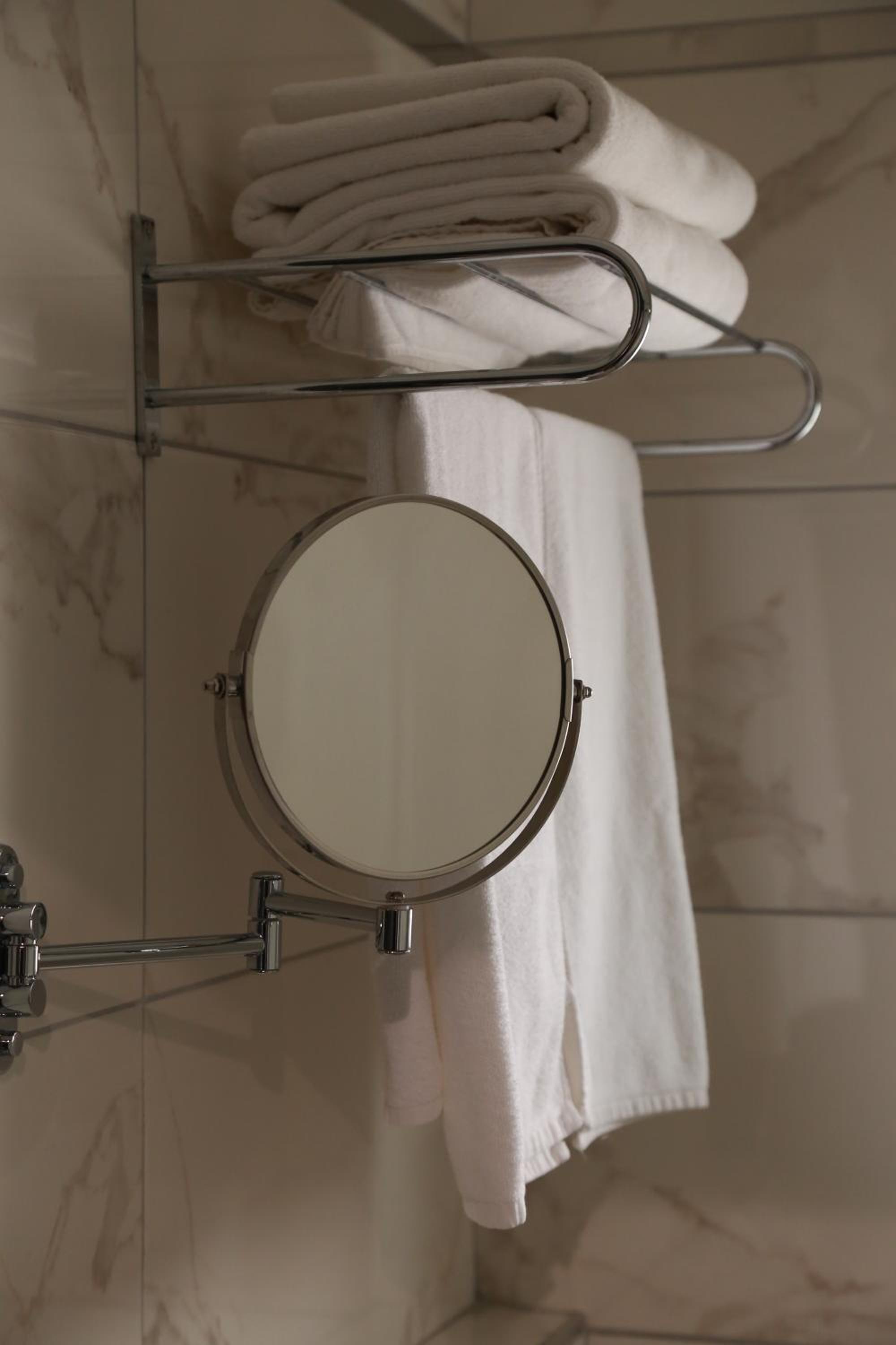 Deluxe Double Room with Shower - Photo 3