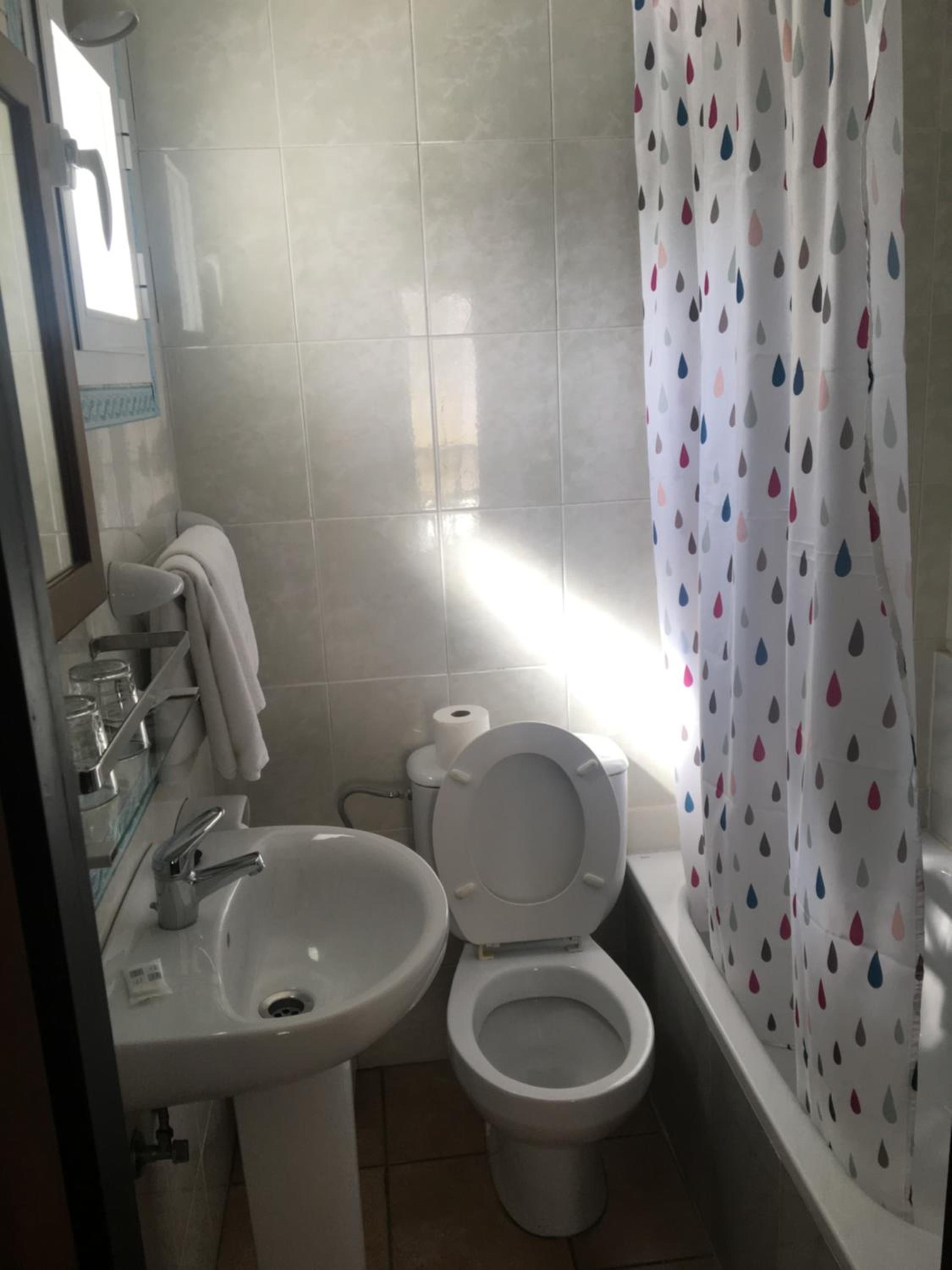 Triple Room with Private Bathroom - Photo 2