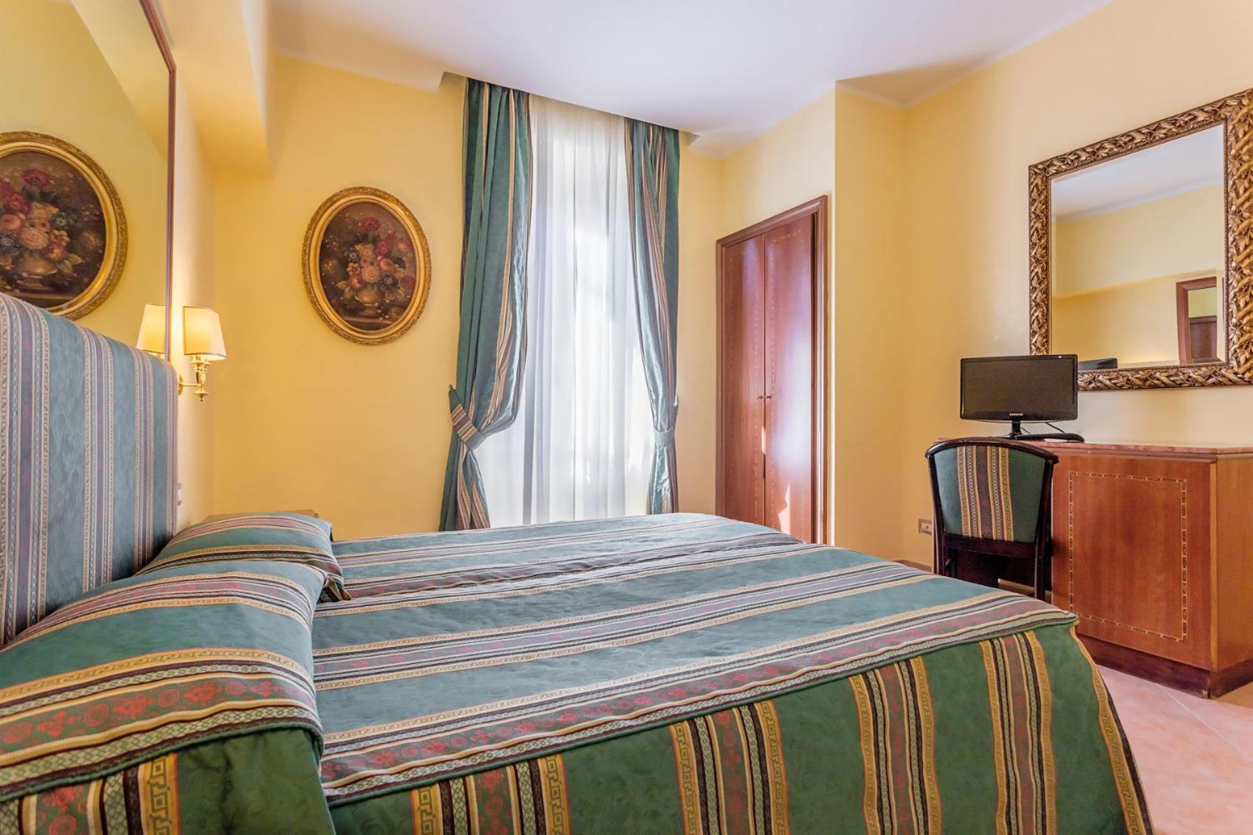 Standard Double or Twin Room photo 2