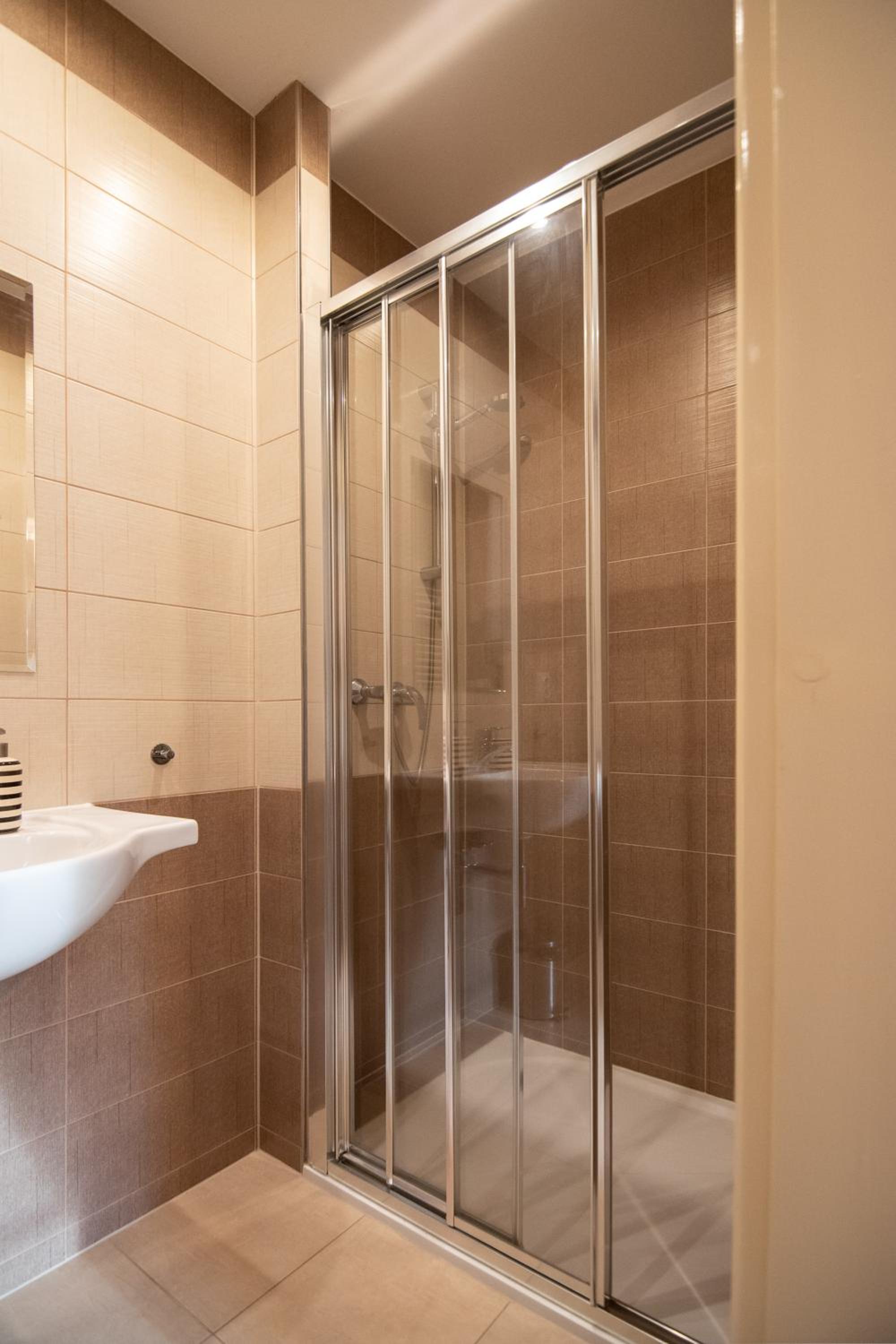 Comfort Triple Room with Shower photo 3