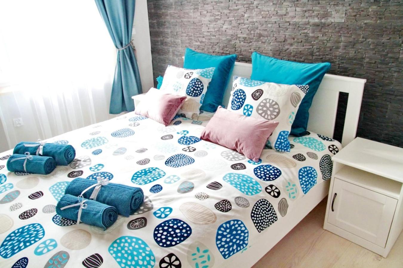 Deluxe Double Room with Shower - Photo 4