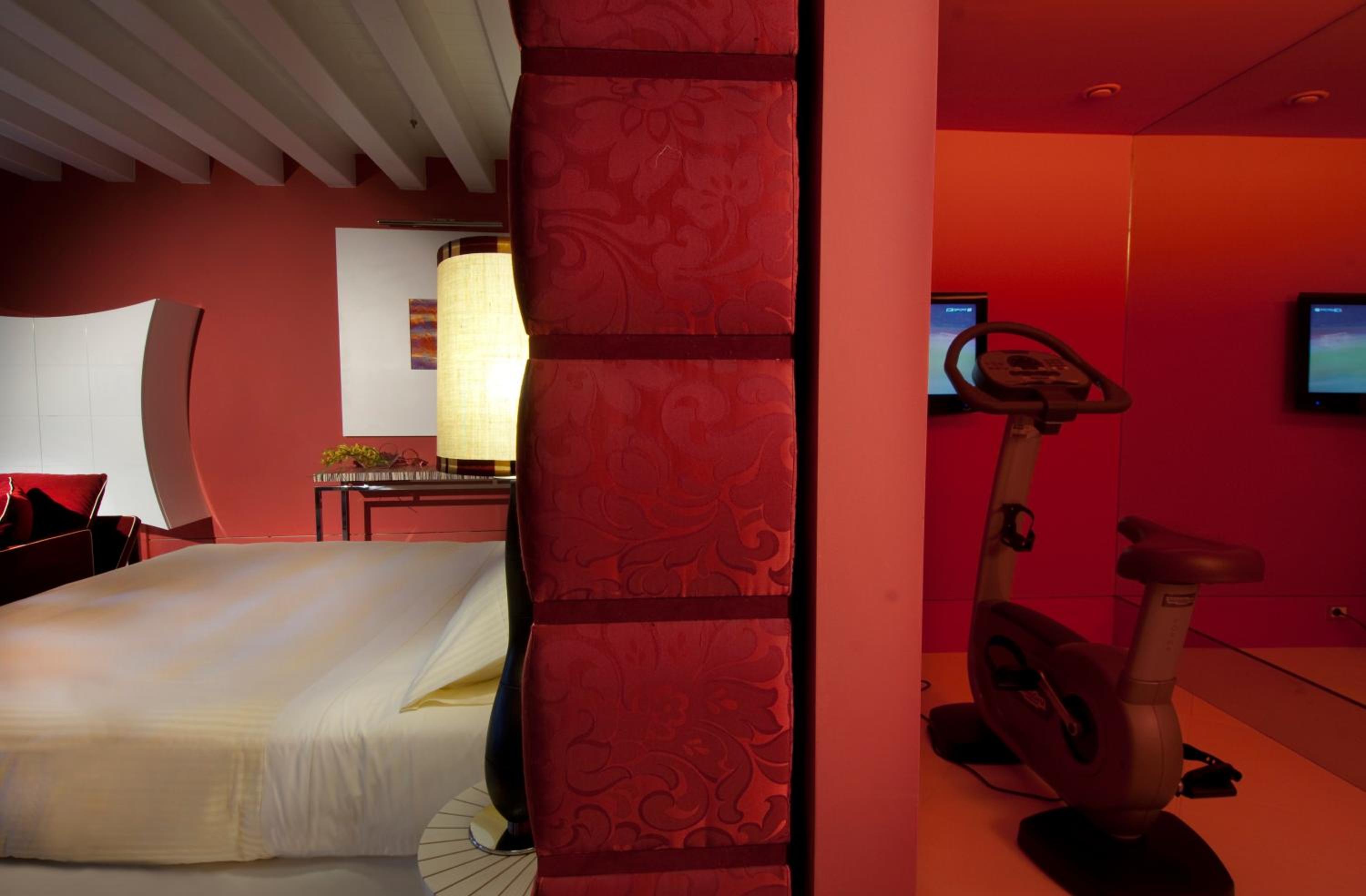 Classic Double or Twin Room thumbnail 6