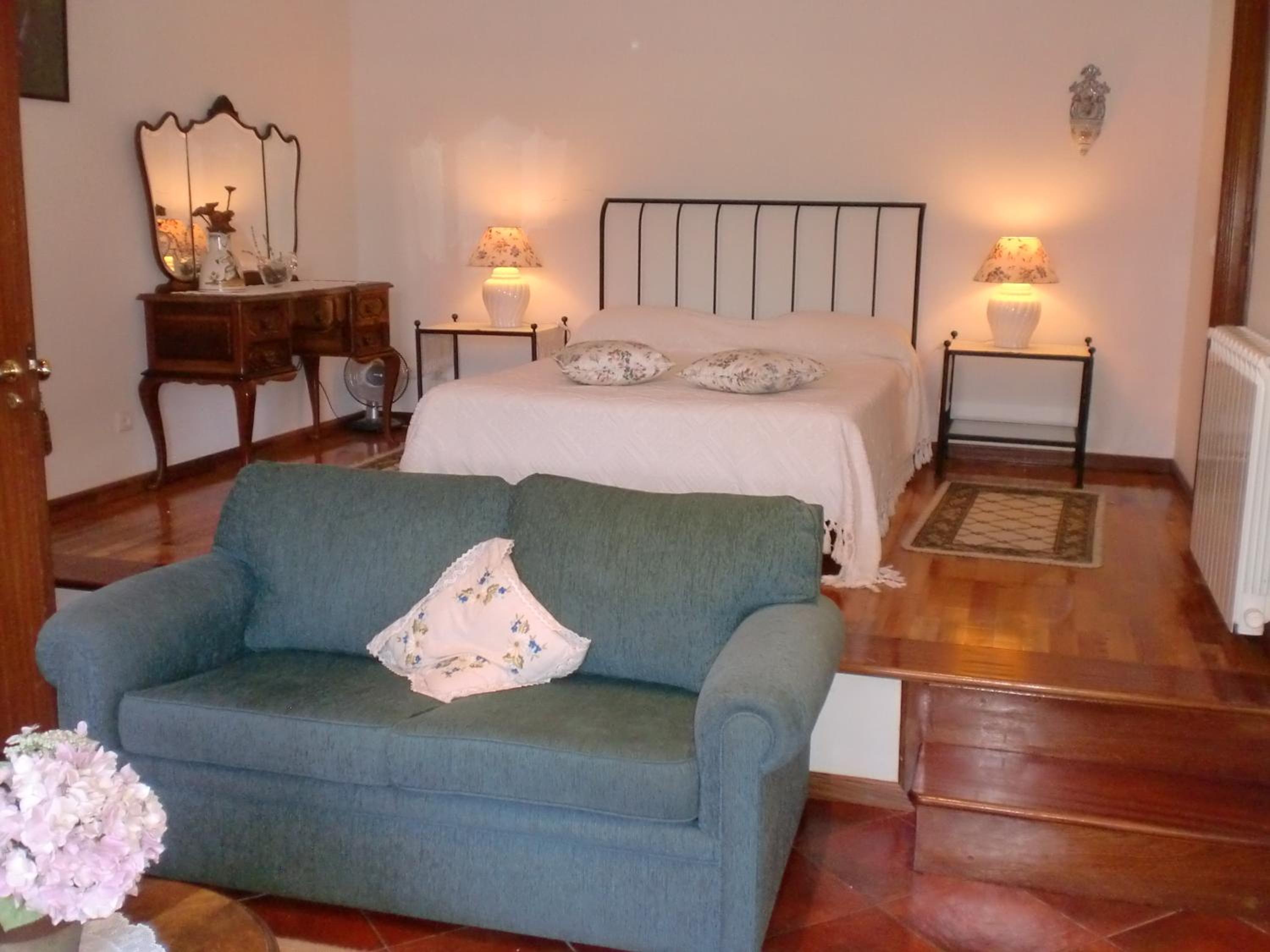Suite - Photo 1