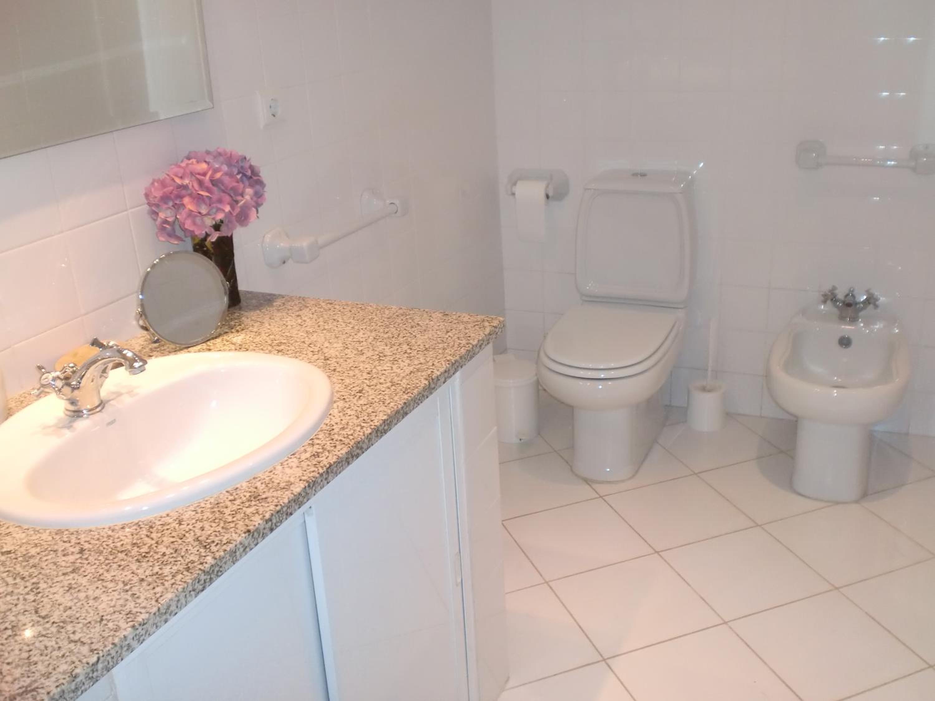 Suite - Photo 27