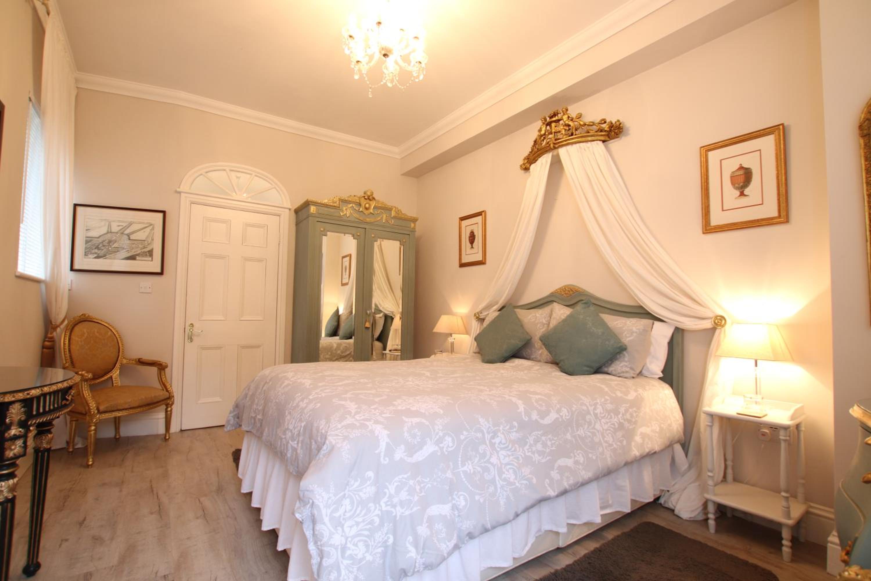 Superior King Room