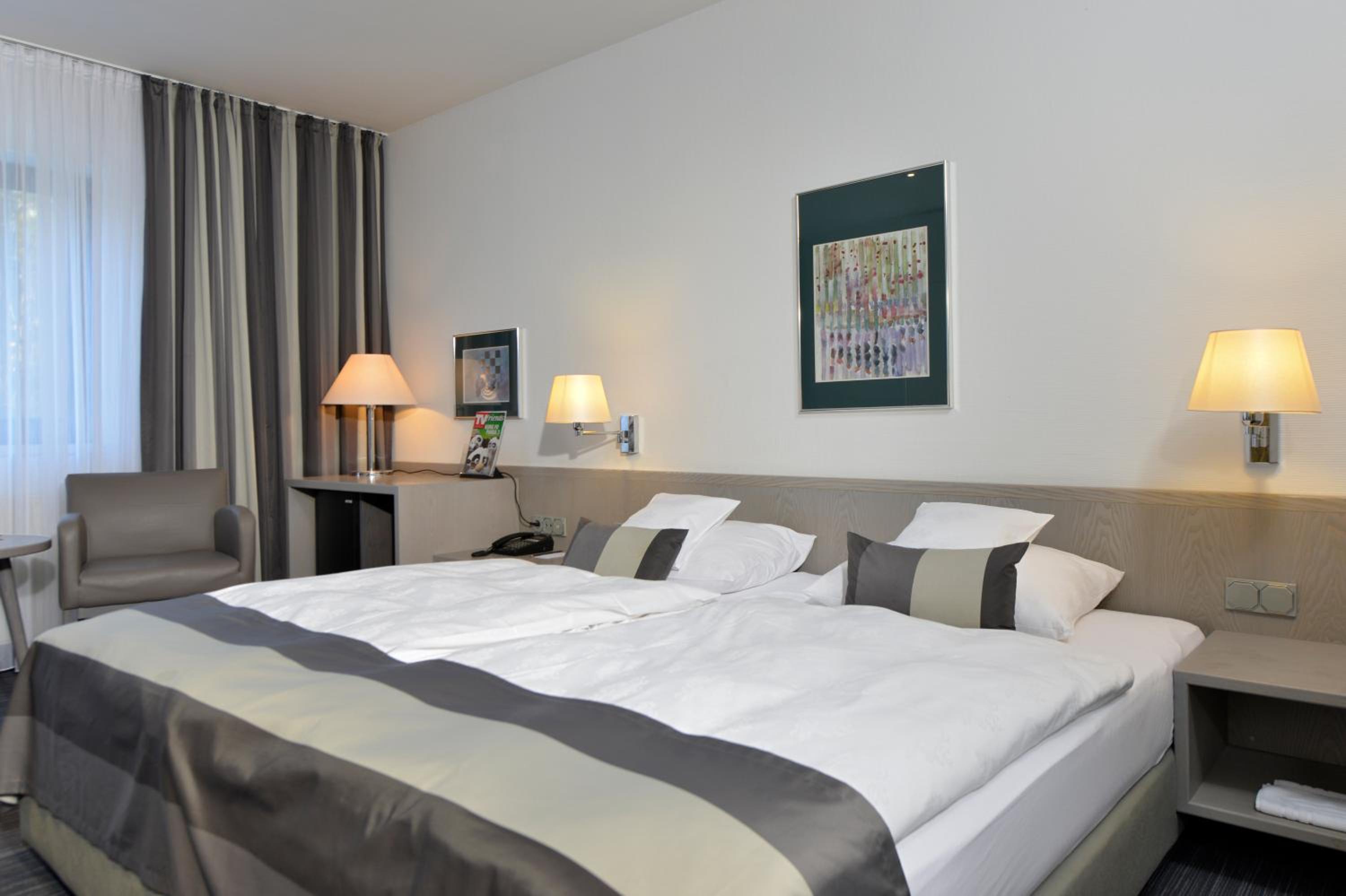 Double or Twin Room - Photo 10