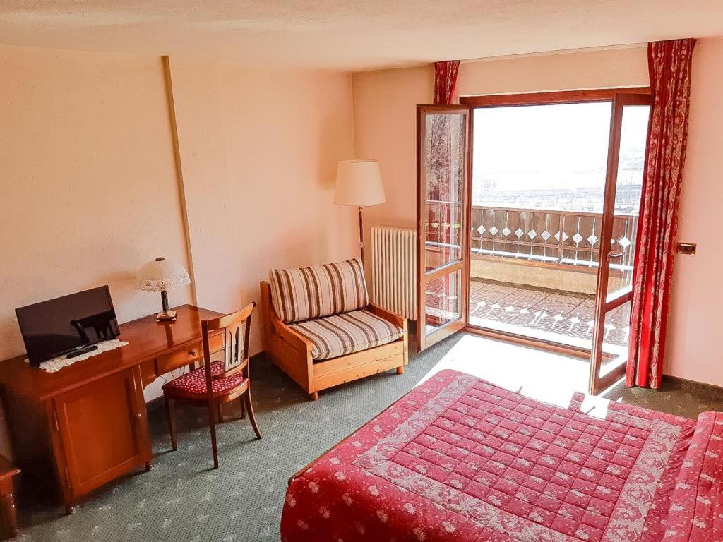 Large Double Room photo 1