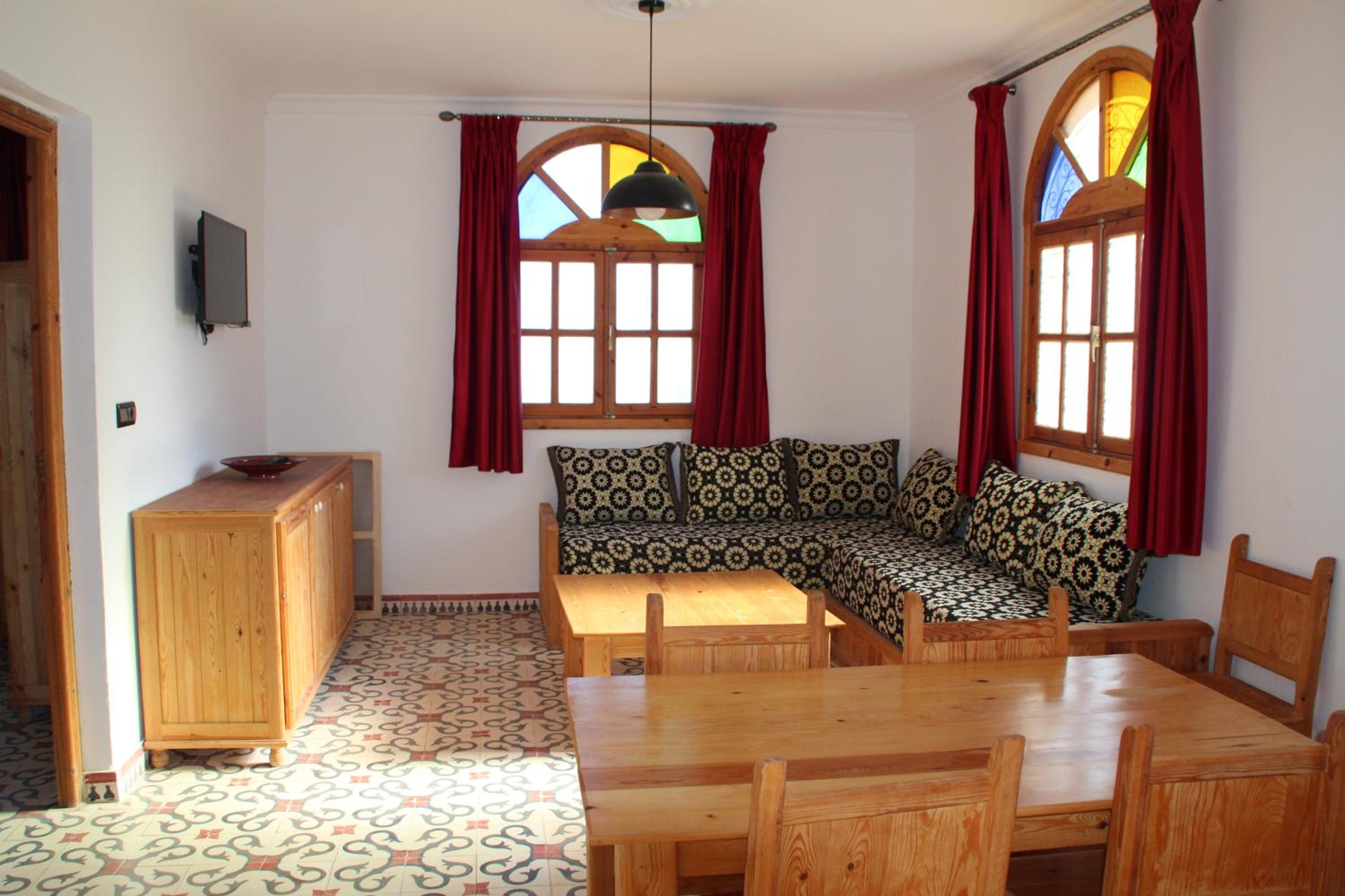 One-Bedroom Apartment - Photo 2