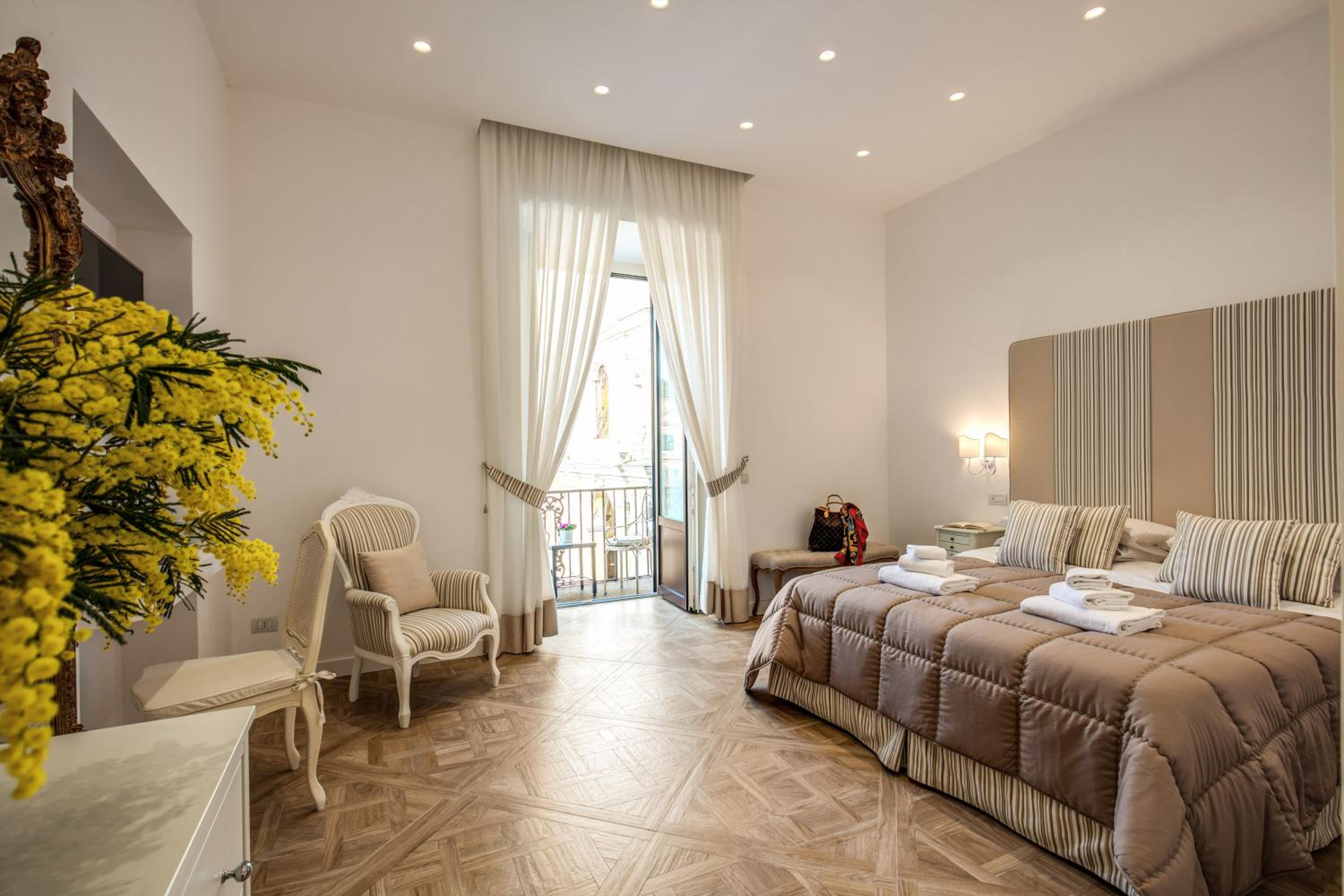 Double Room with Private Bathroom and Balcony