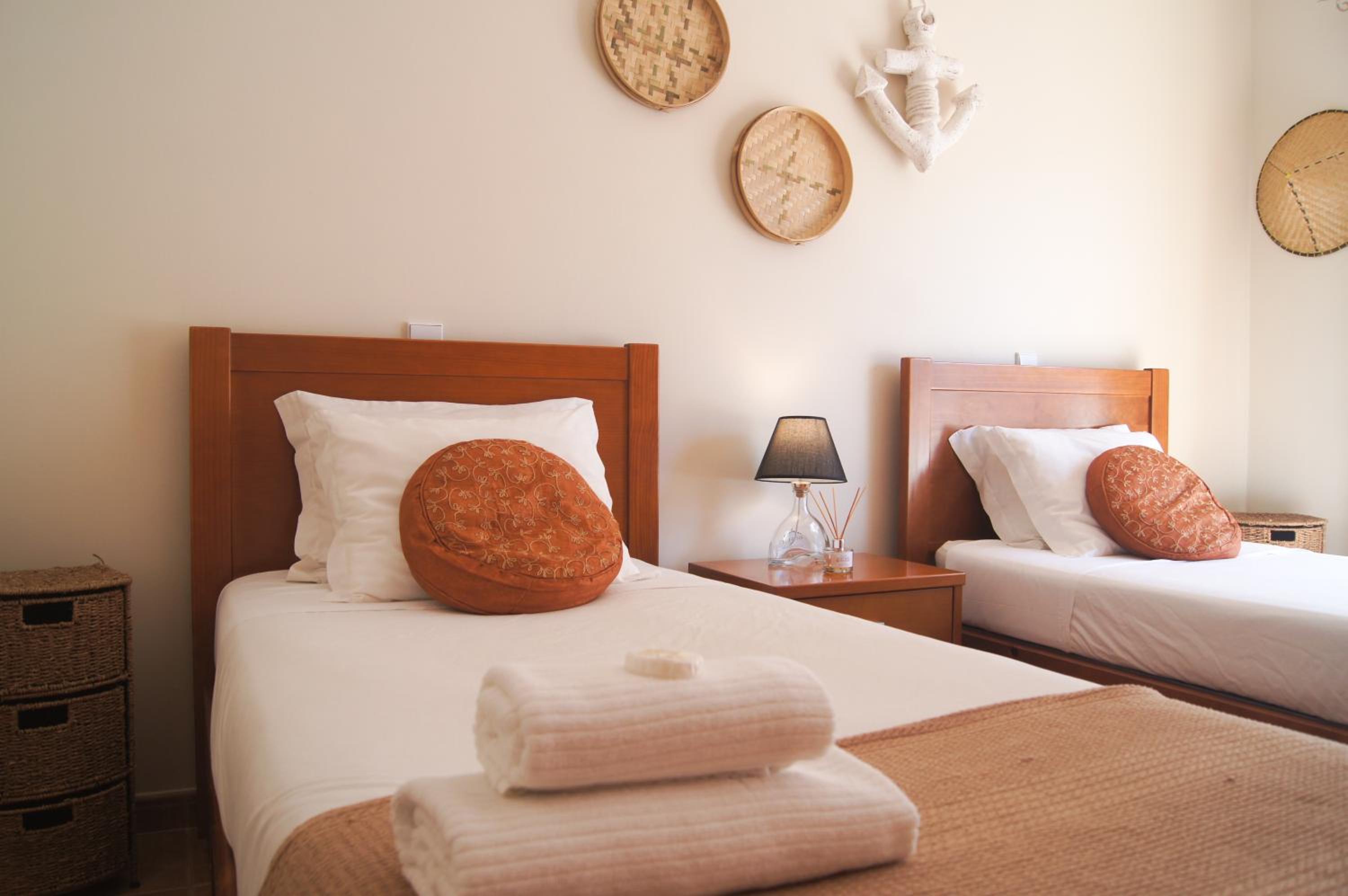 Single Bed in Mixed Dormitory Room