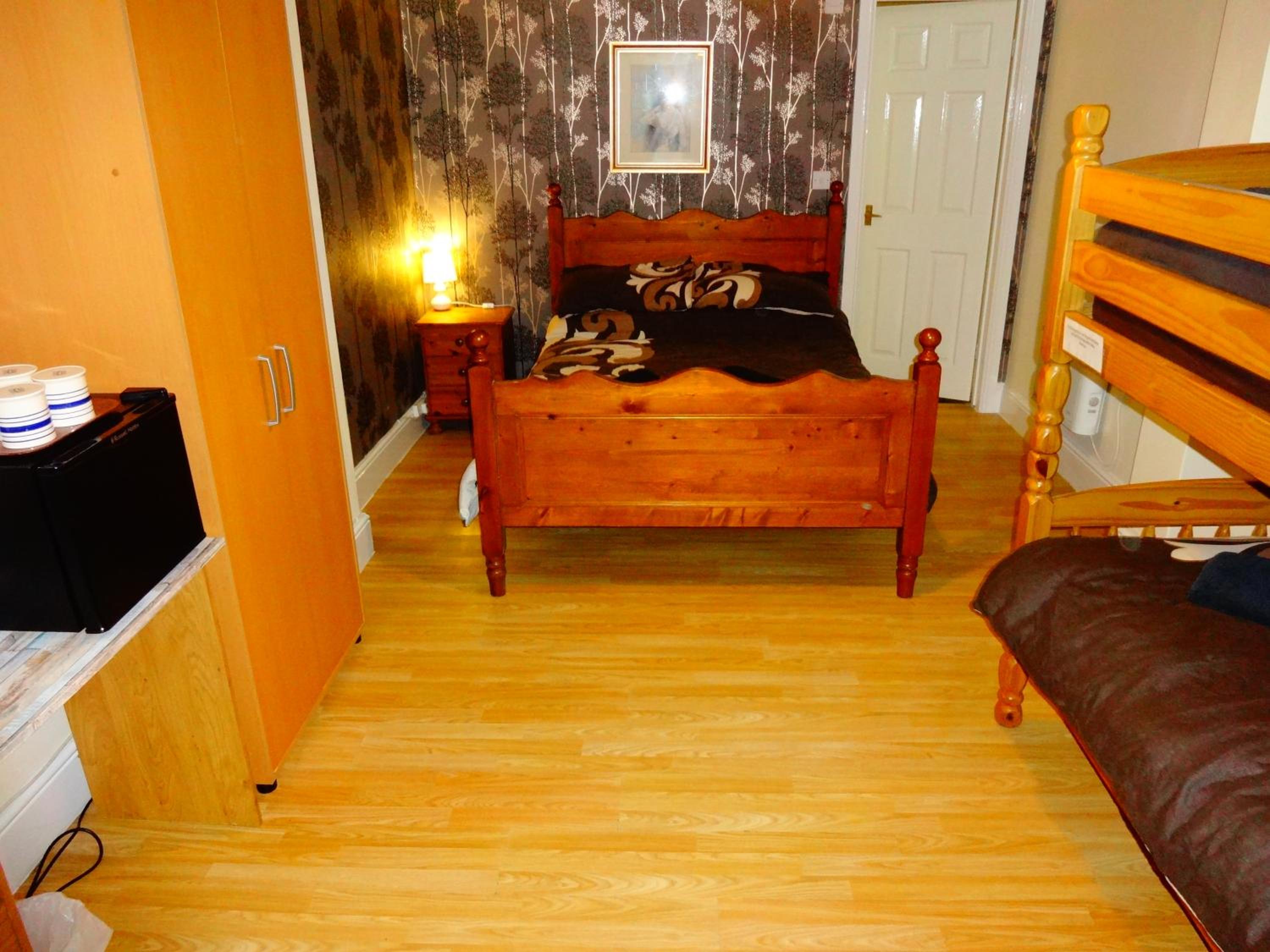 Family Room with Private Bathroom photo 2