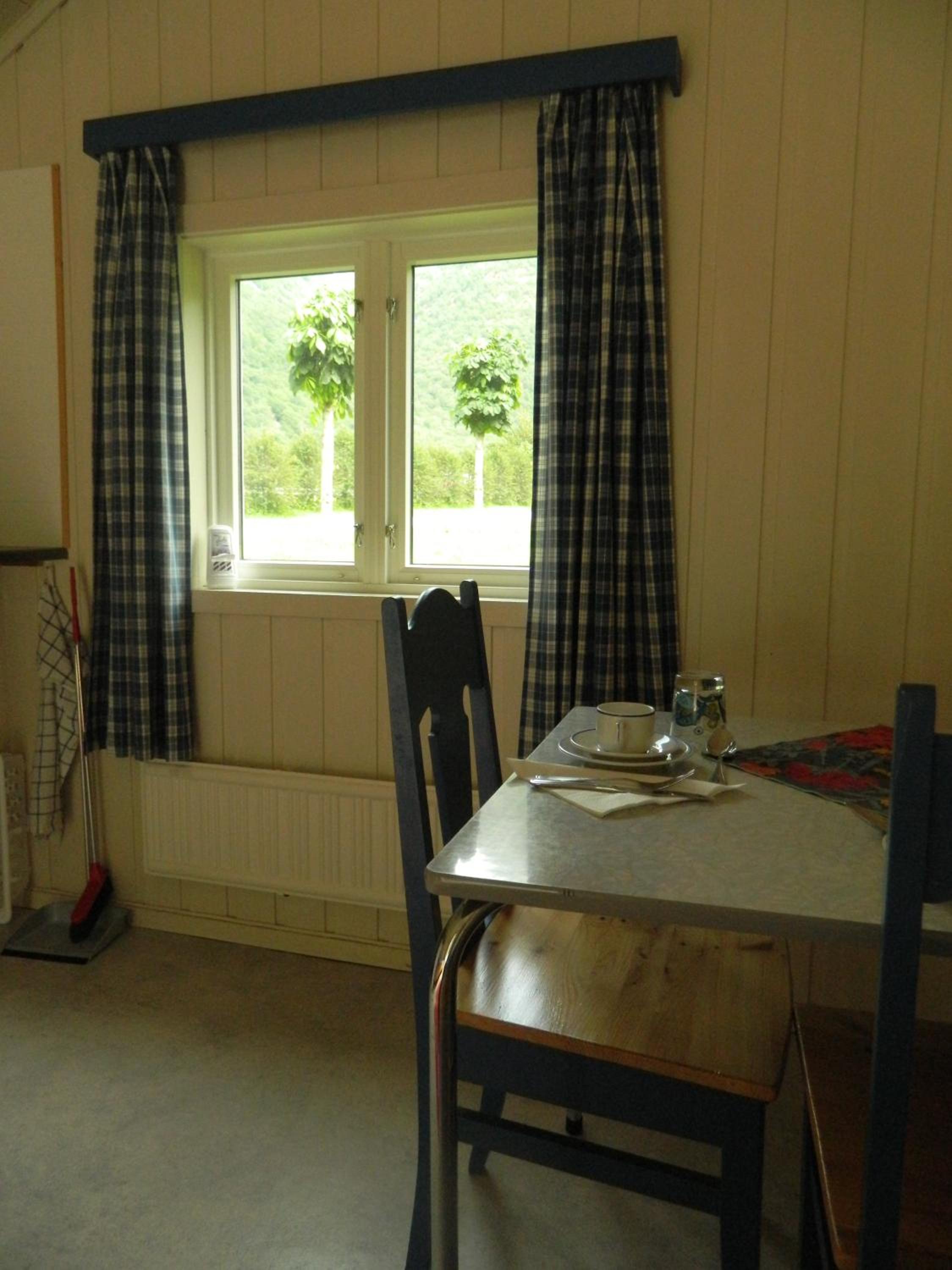 Cottage with Shared Bathroom photo 3