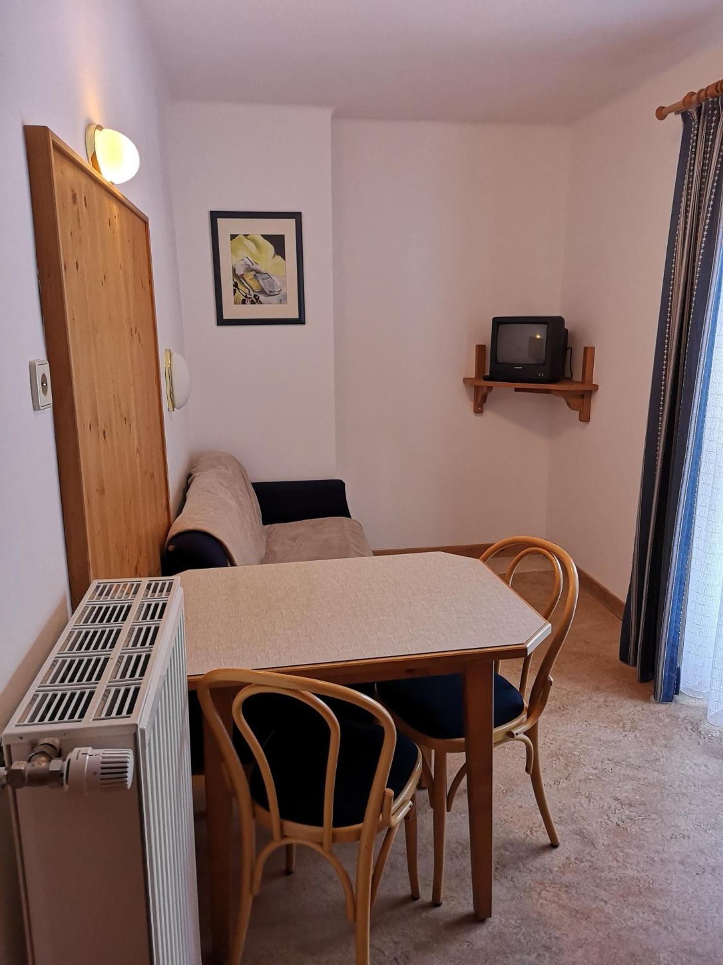One-Bedroom Apartment with Balcony (2 Adults)