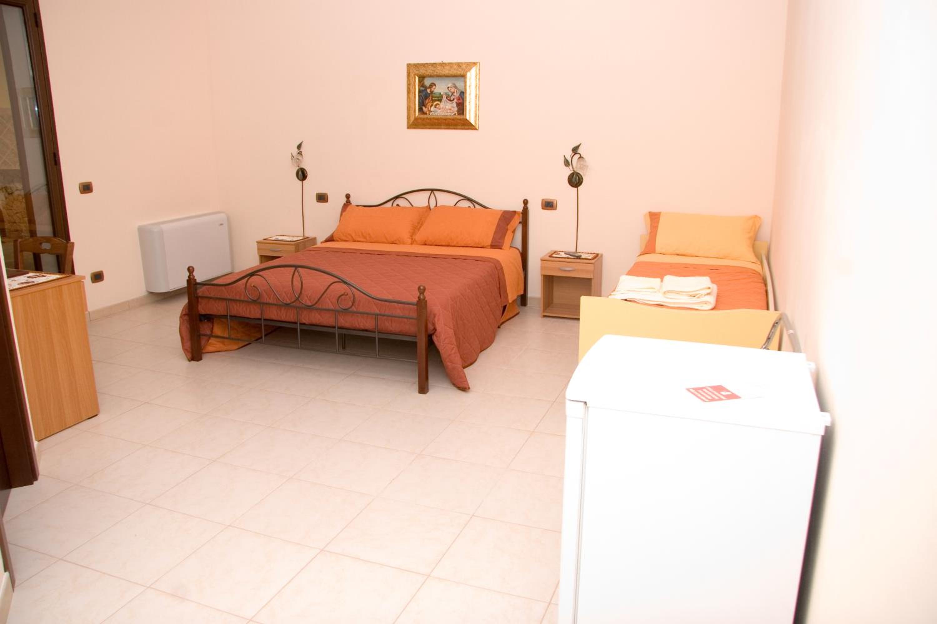 Triple Room with Terrace photo 1