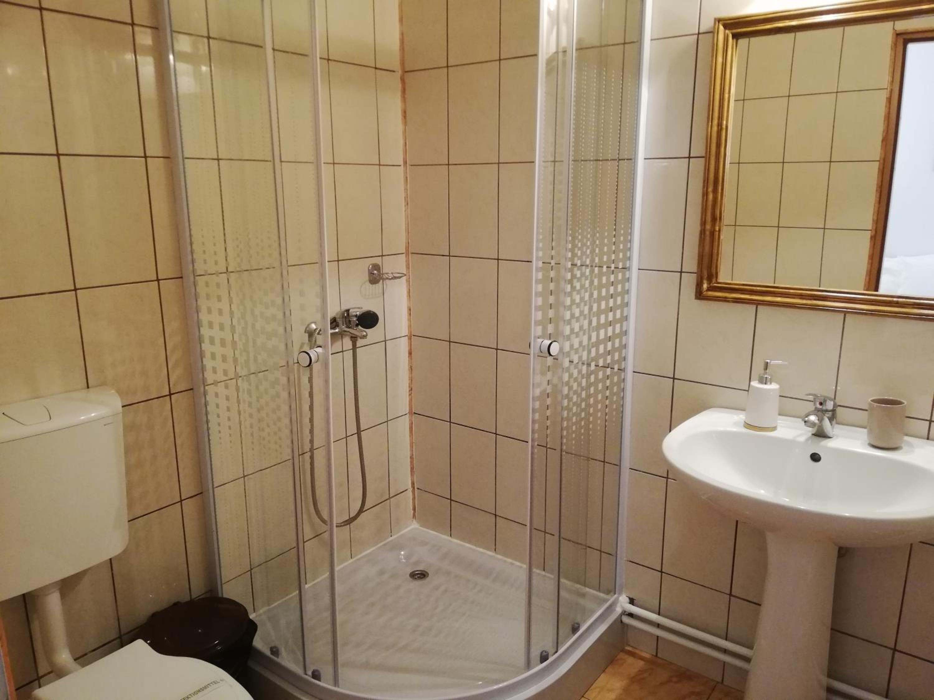 Double Room - Photo 22