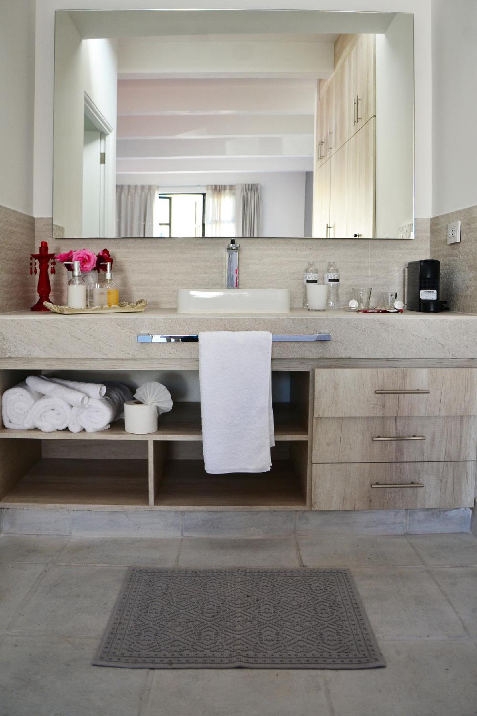 Superior King Suite - Photo 4