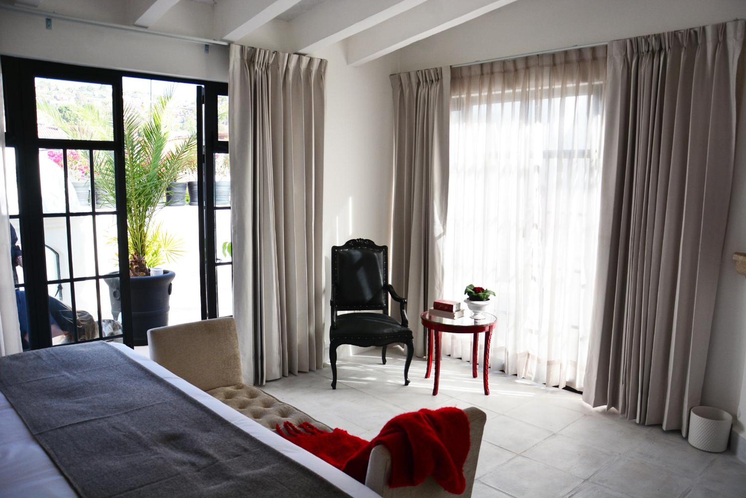 Deluxe King Suite - Photo 2