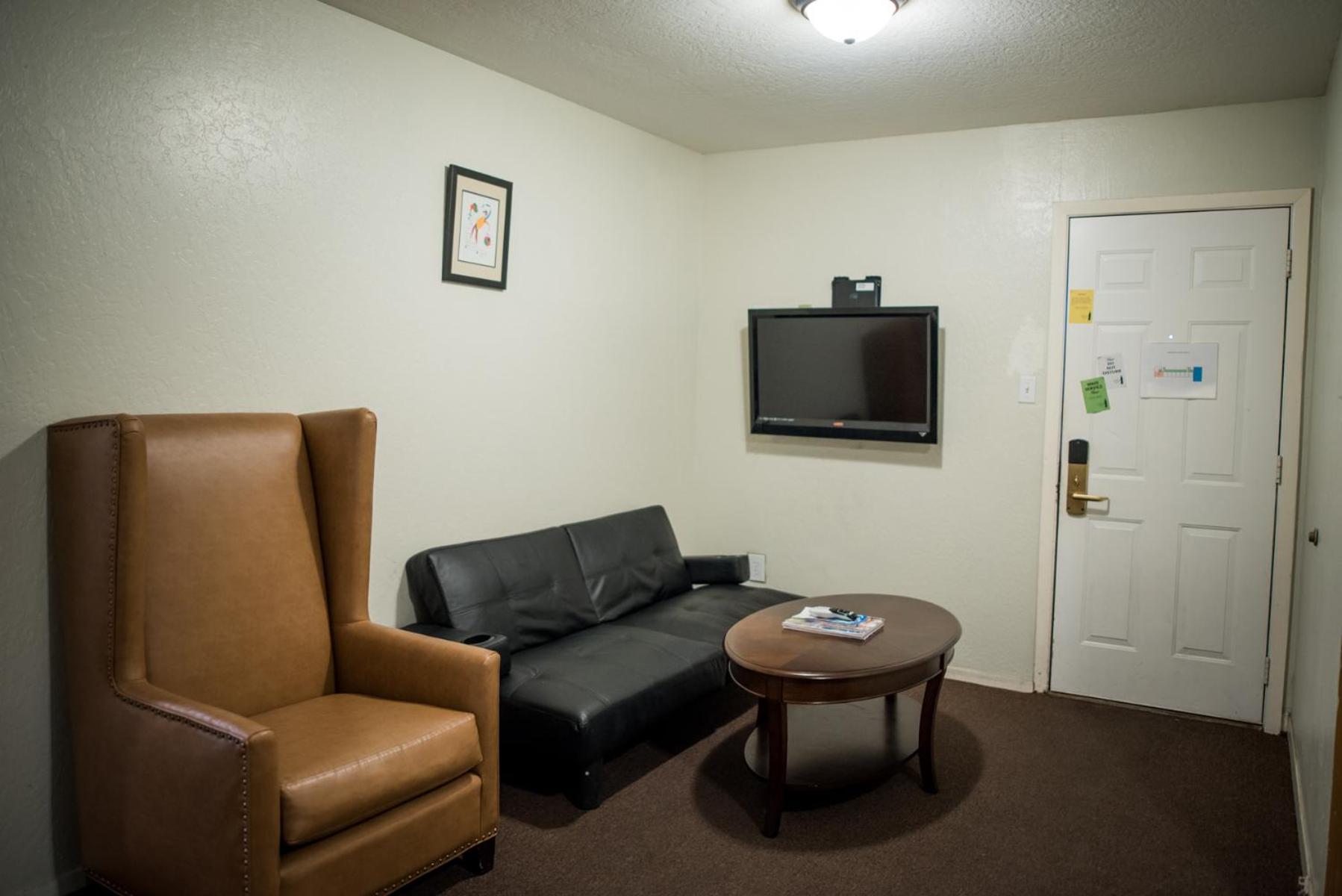 Two-Bedroom Apartment - Photo 11