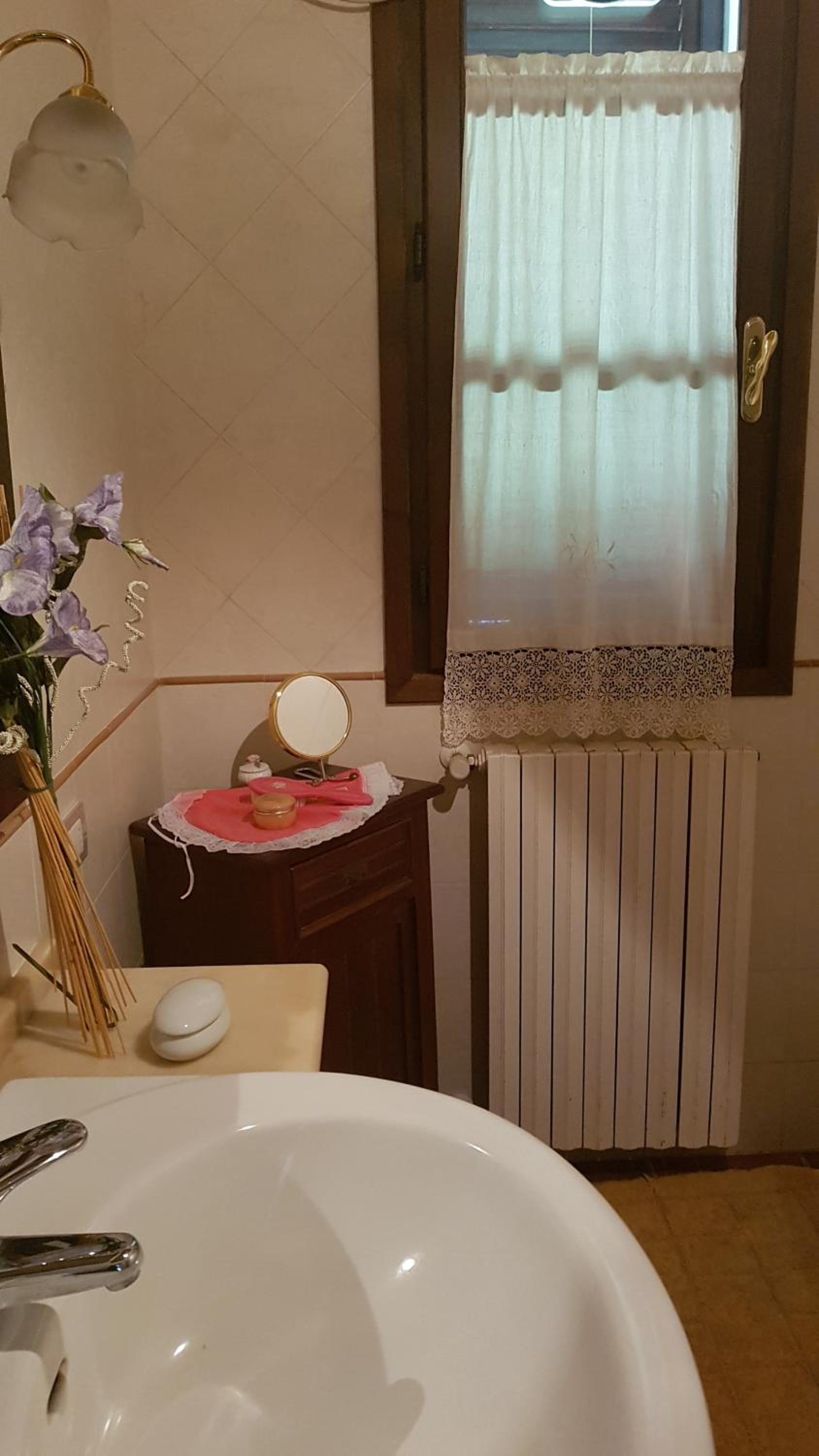 Double Room with Private Bathroom - Photo 4