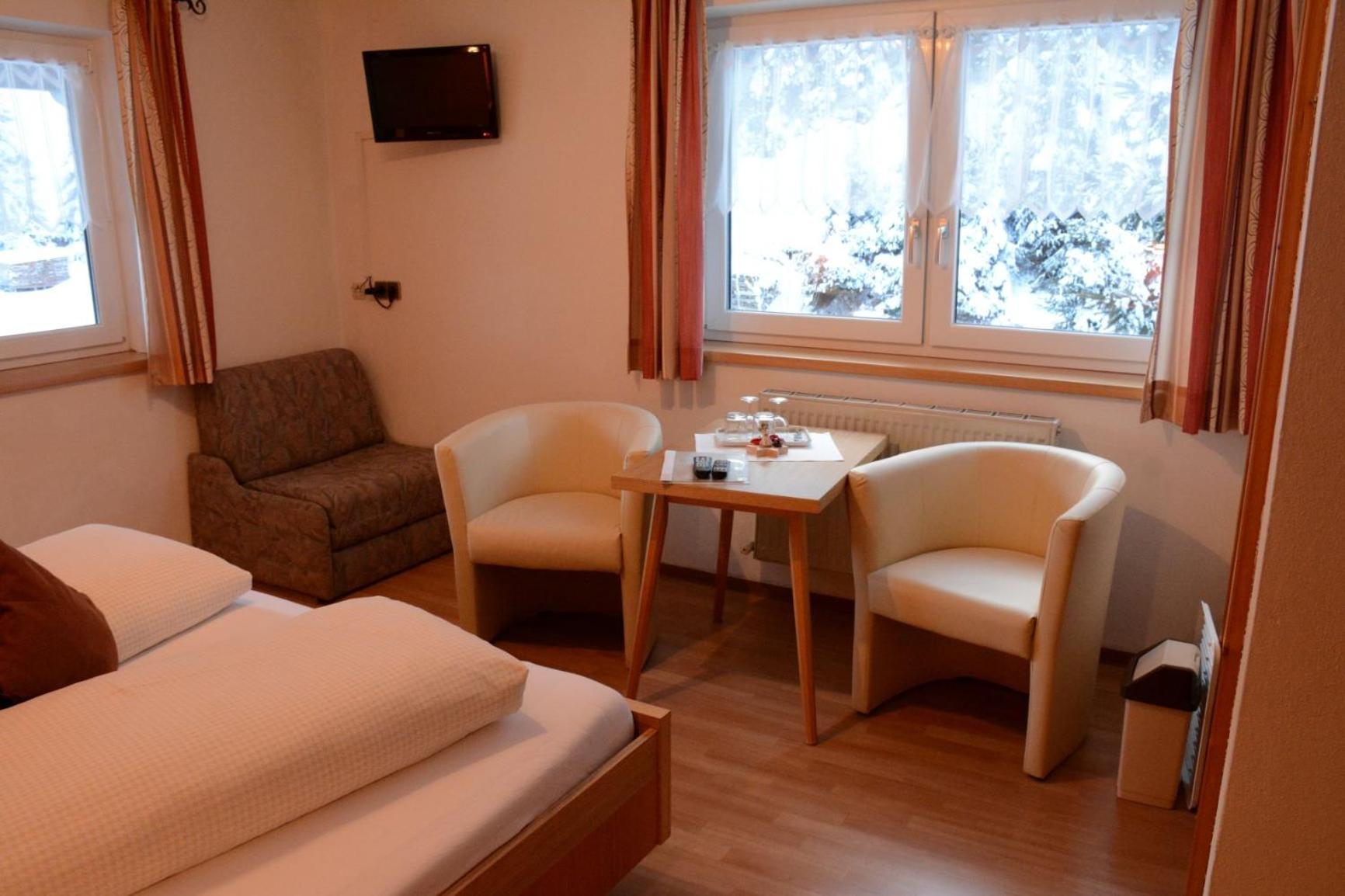 Double Room with Extra Bed photo 2