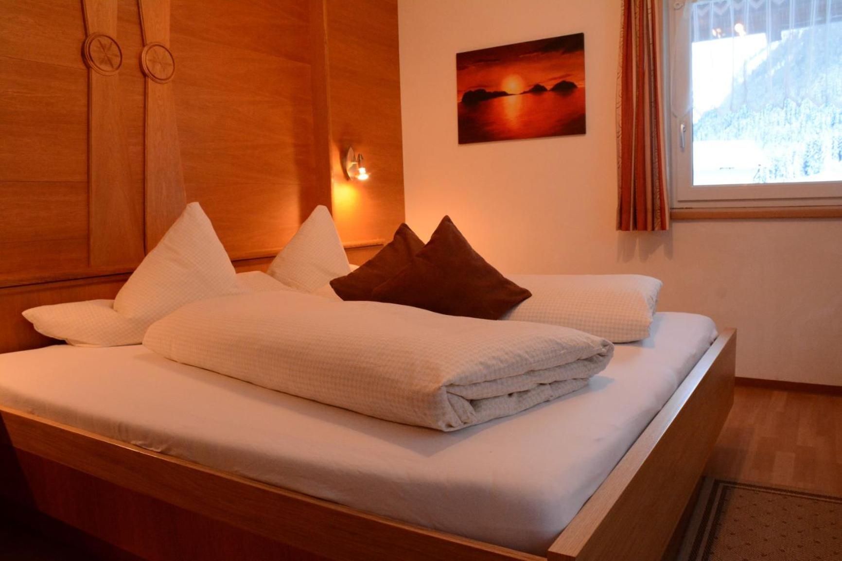 Double Room with Extra Bed photo 1