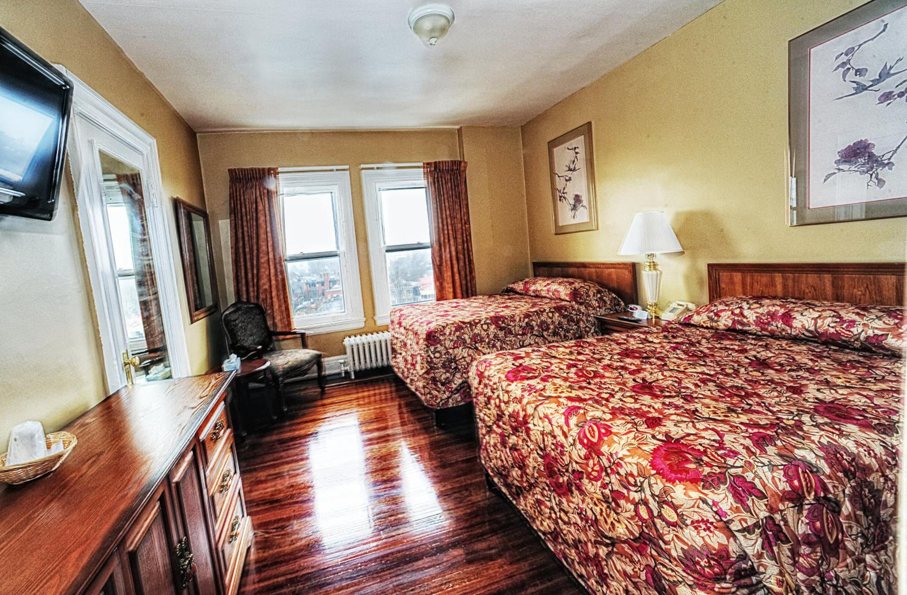 Double Room with Two Double Beds - Photo 6