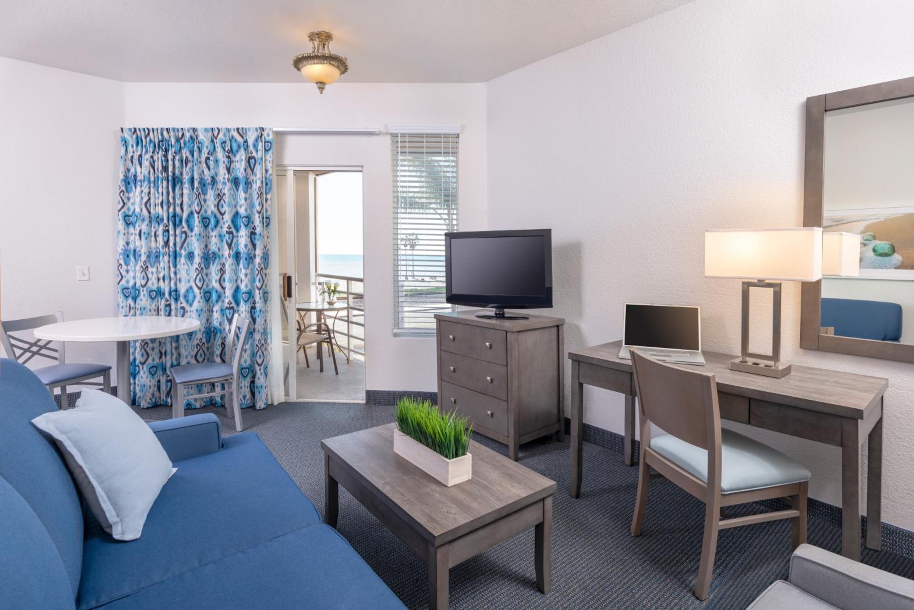 Deluxe King Suite - Photo 1
