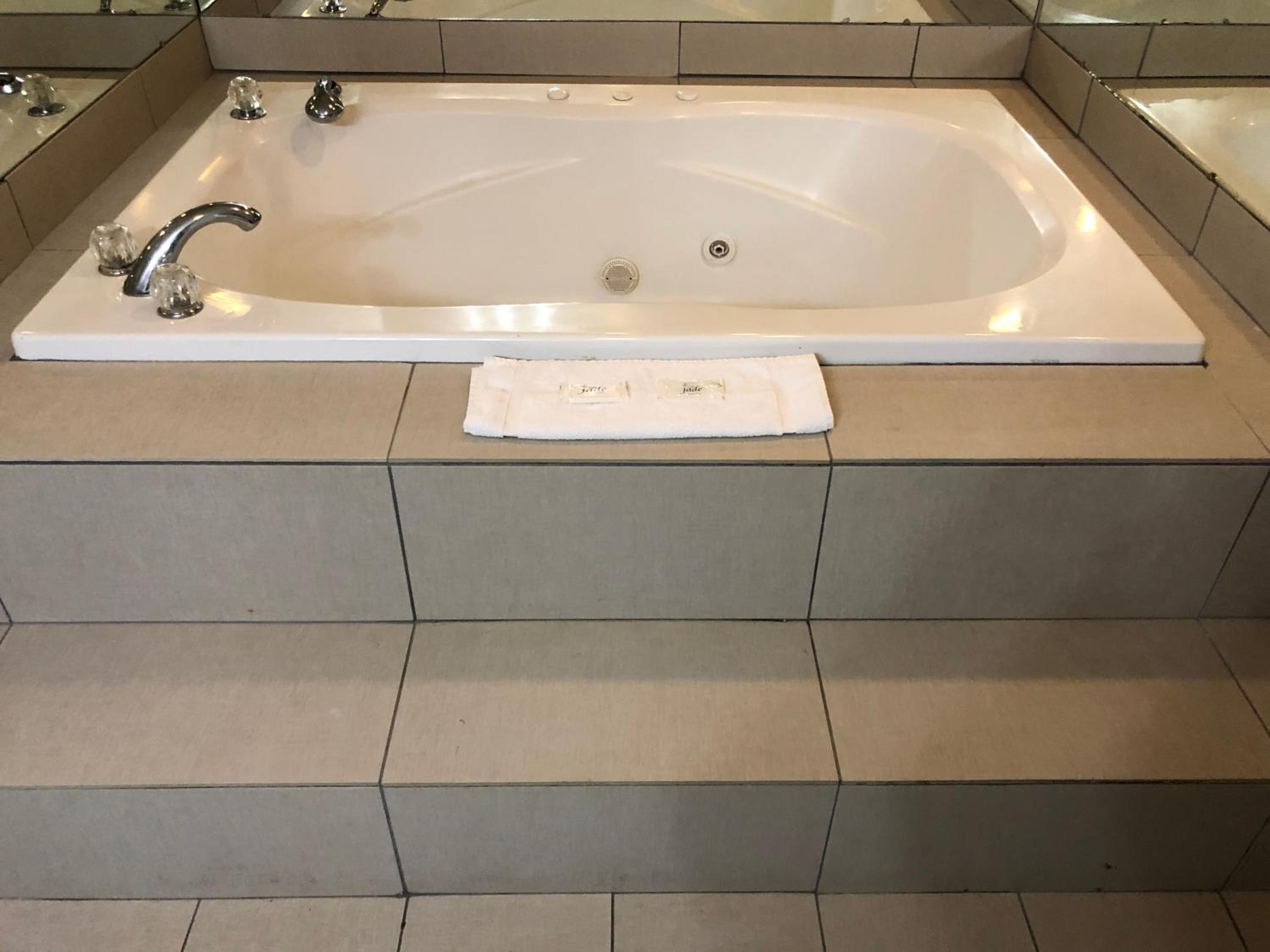 King Room with Spa Bath - Photo 13