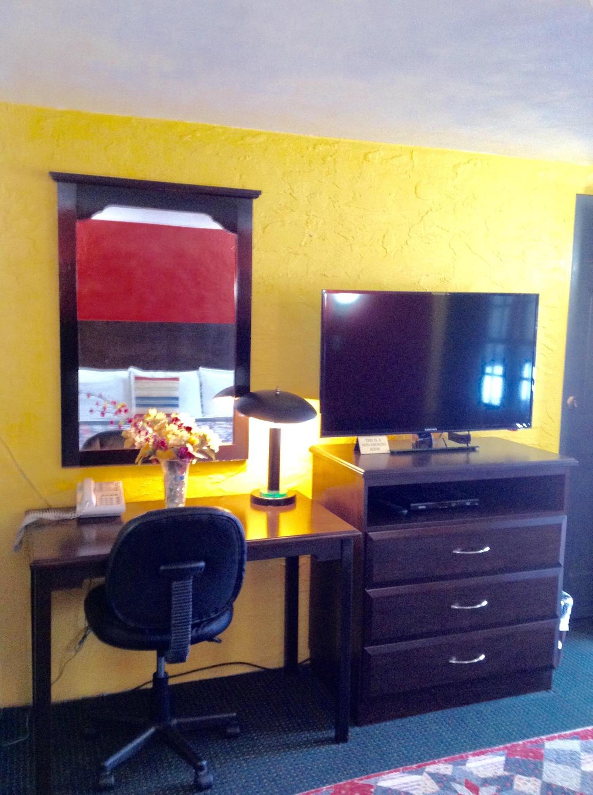 King Room - Non-Smoking photo 1