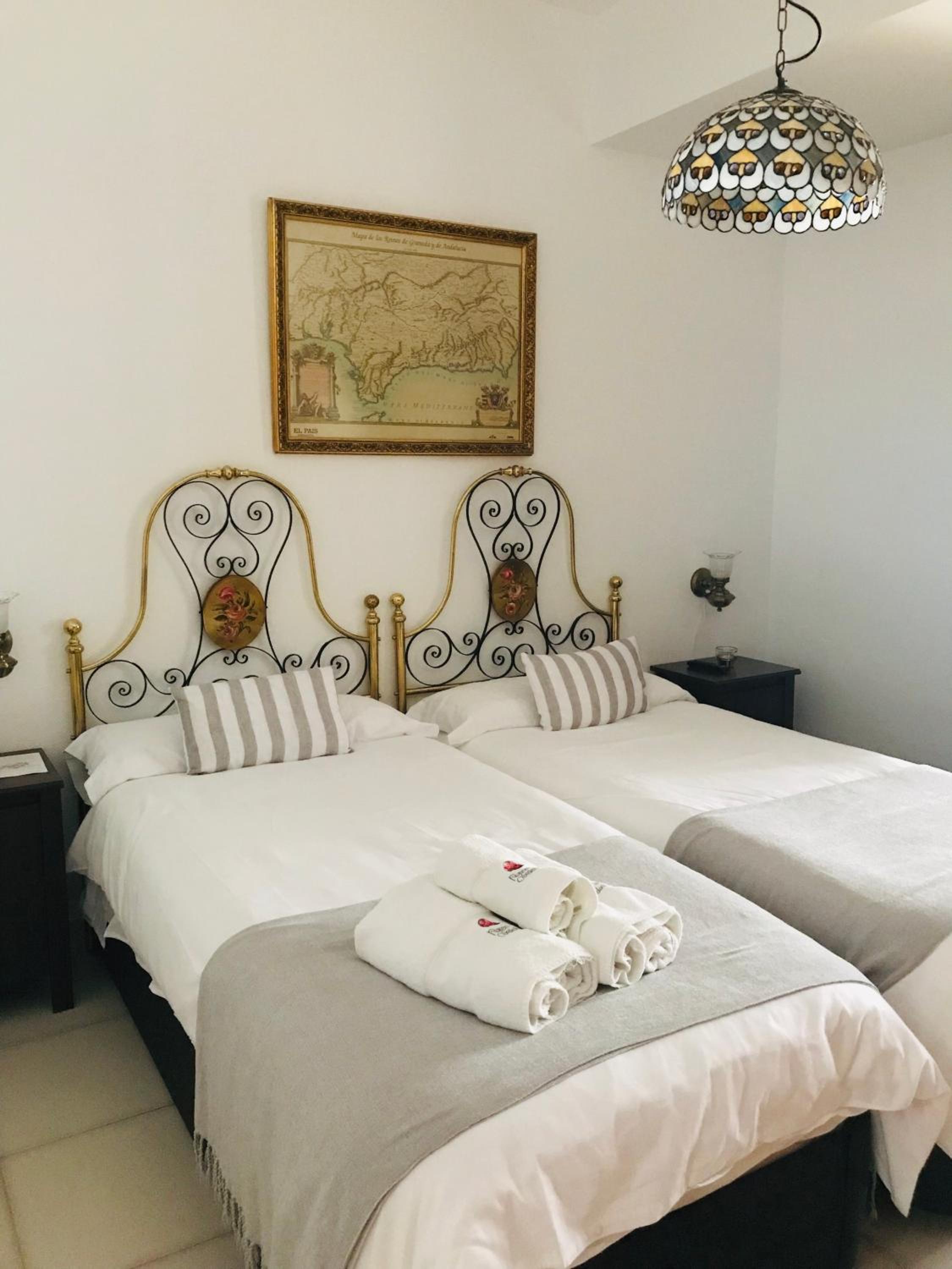 Deluxe Double or Twin Room - Photo 6