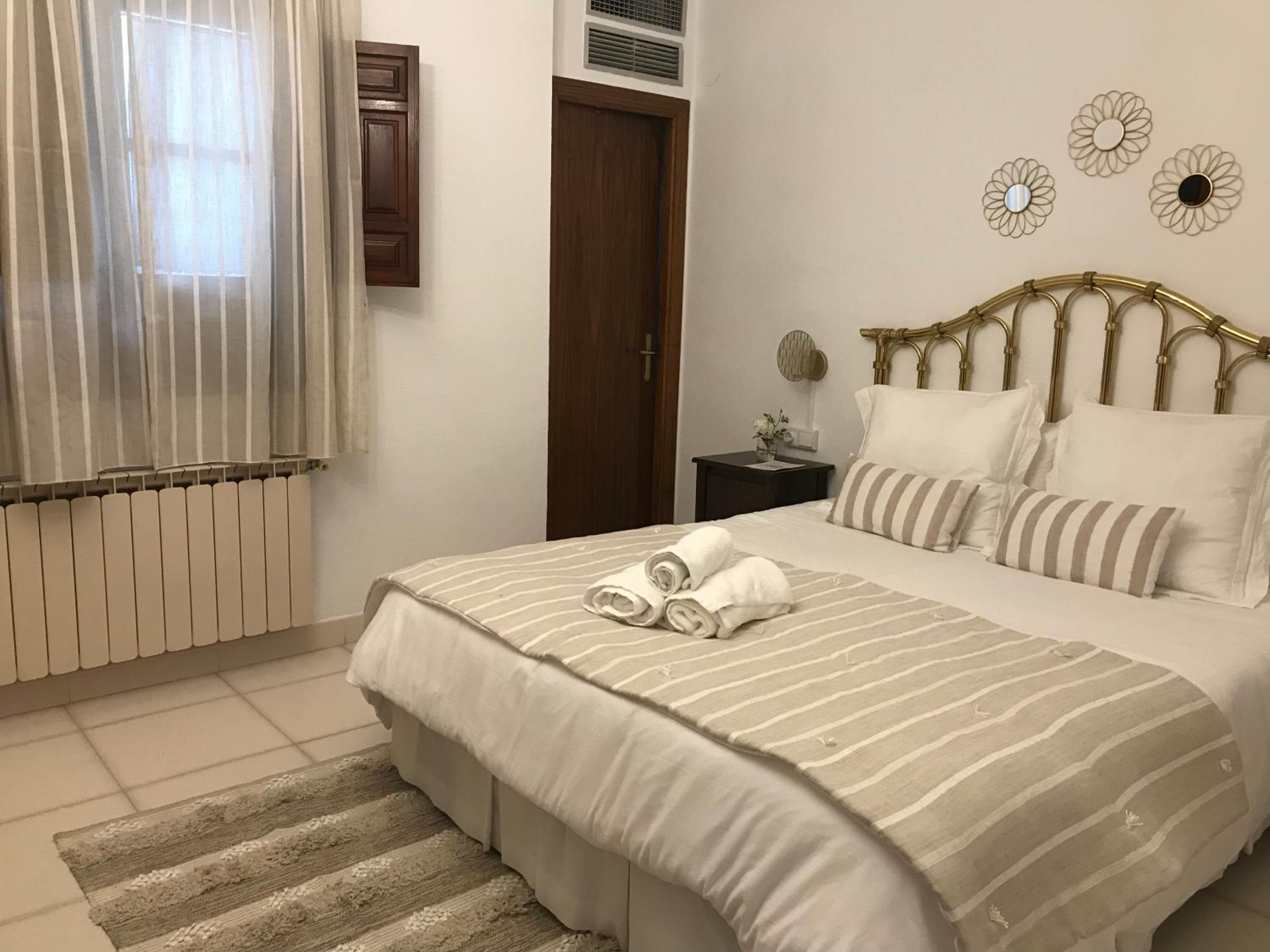 Deluxe Double or Twin Room - Photo 7