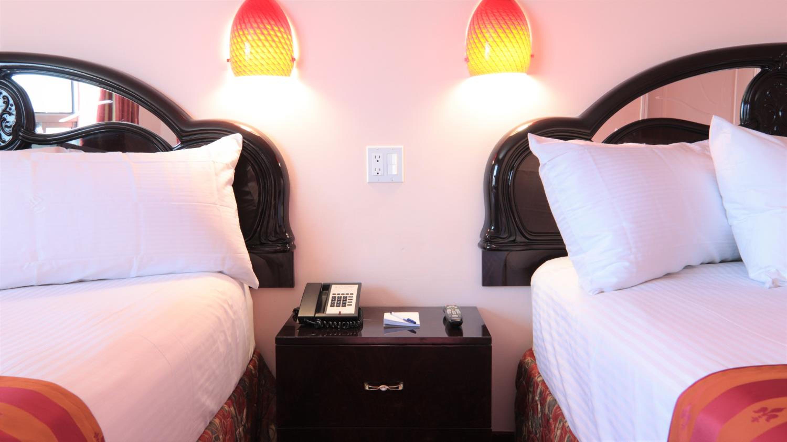 Premium Queen Room with Two Queen Beds photo 2