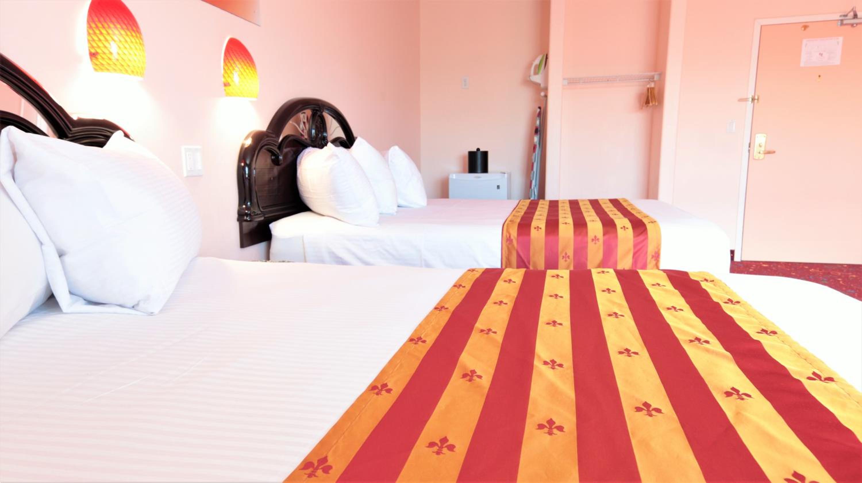 Premium Queen Room with Two Queen Beds photo 3