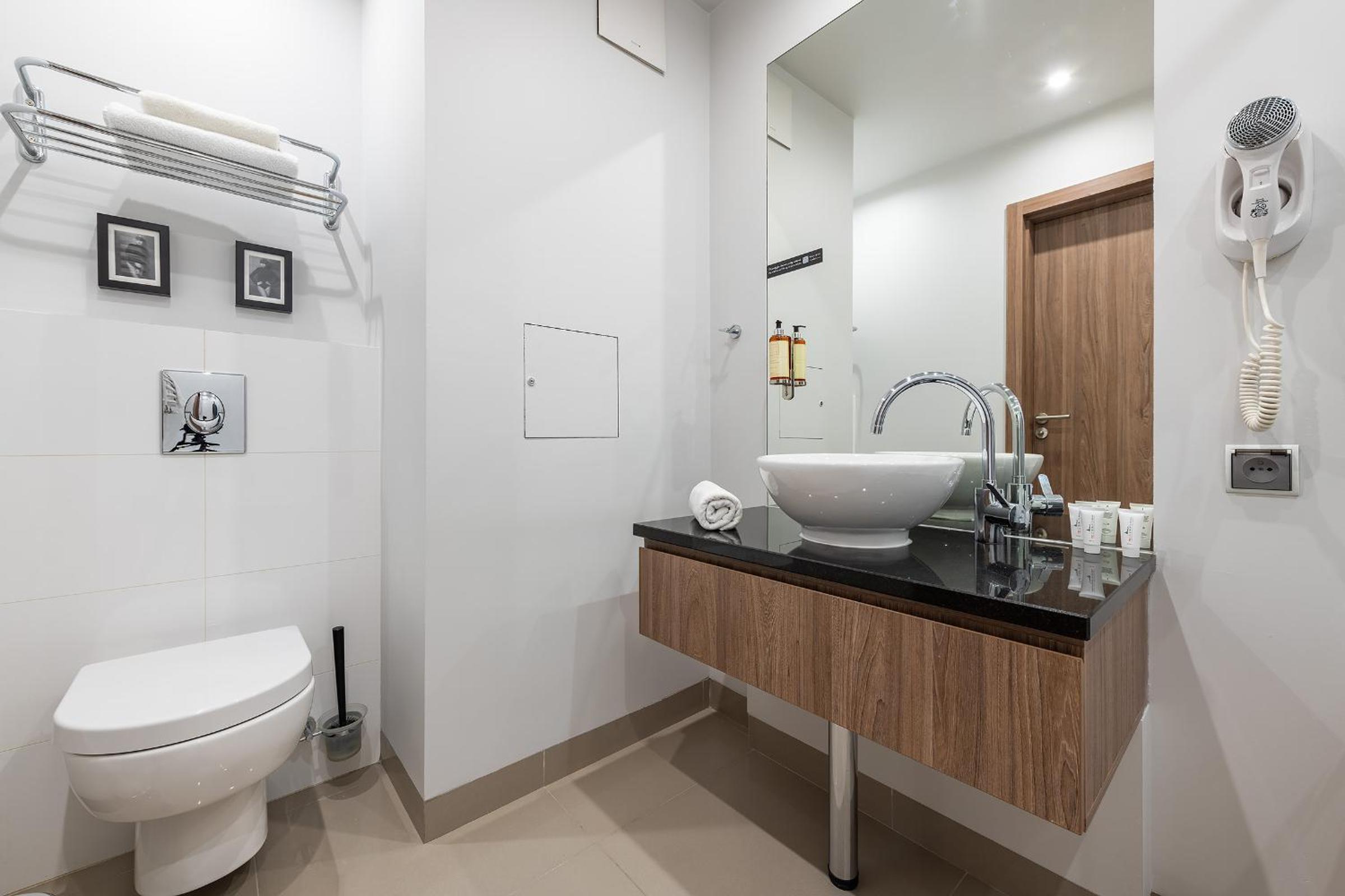 One-Bedroom Apartment - Photo 15