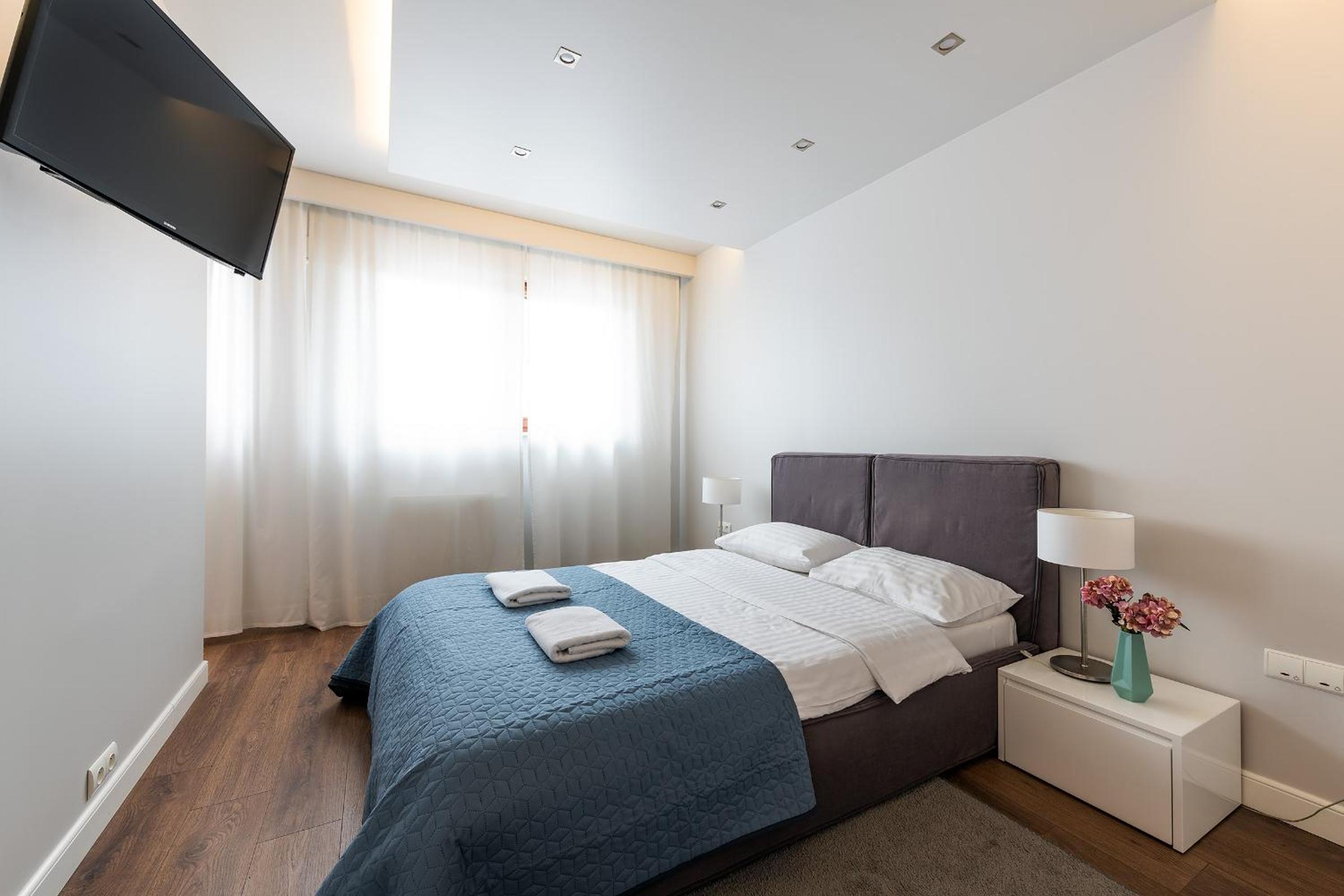 One-Bedroom Apartment - Photo 8
