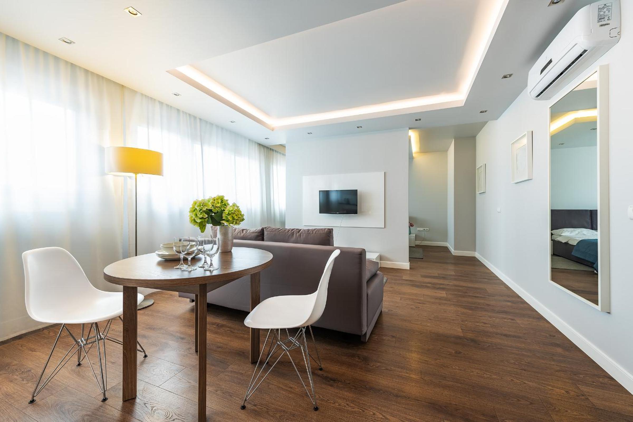 One-Bedroom Apartment - Photo 1