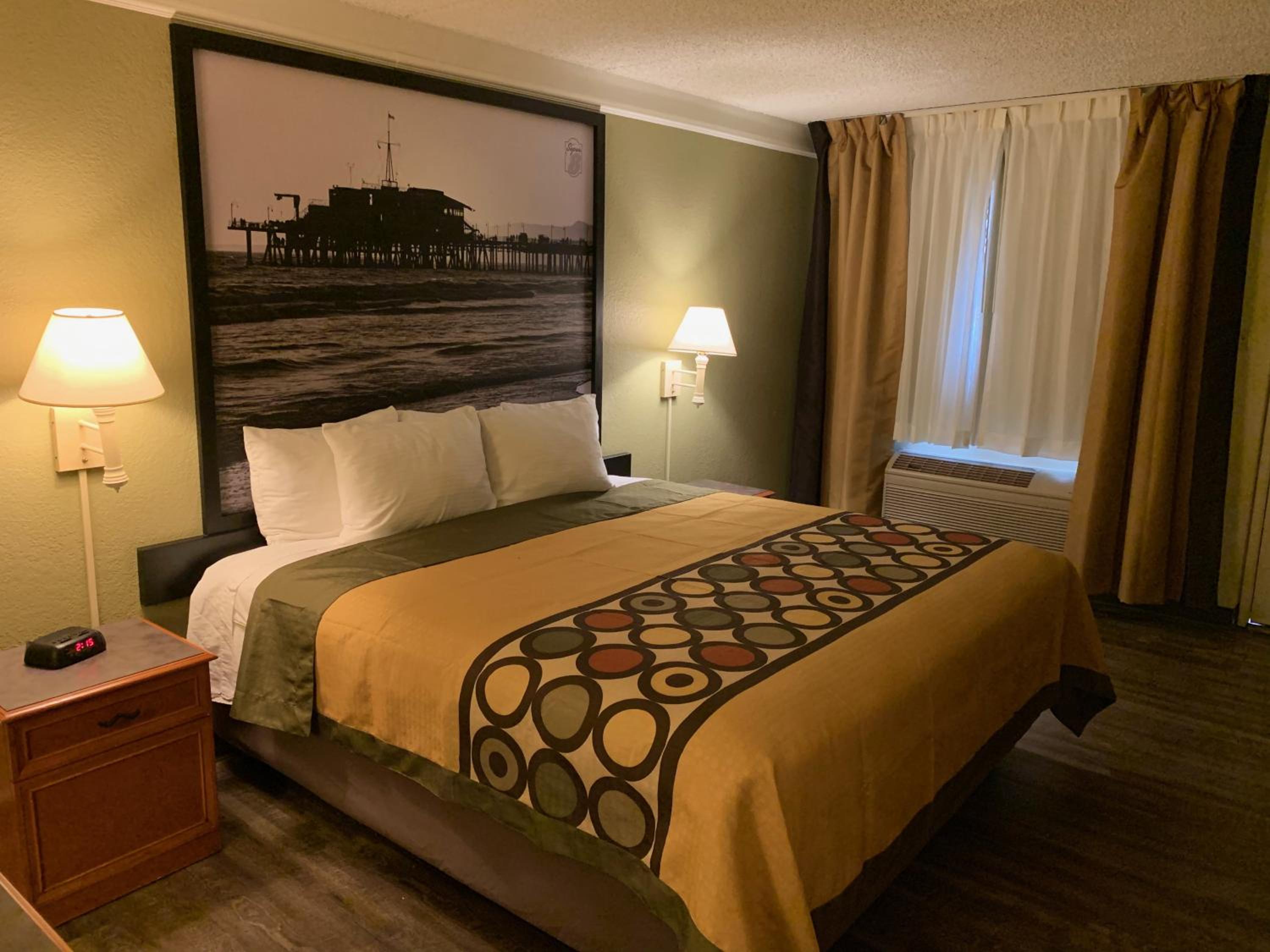 Premium King Room Non-Smoking photo 2