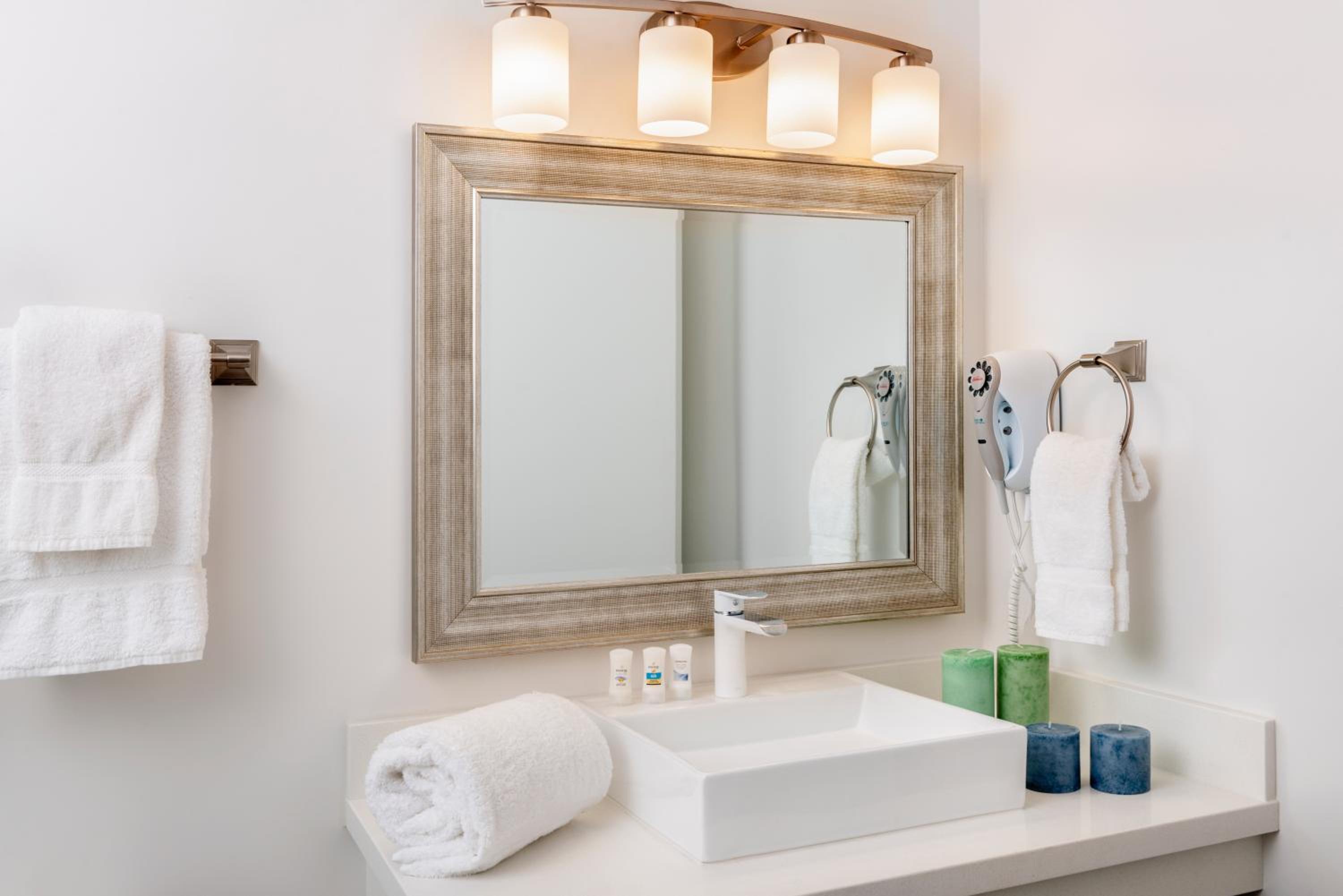 Superior King Suite - Photo 6
