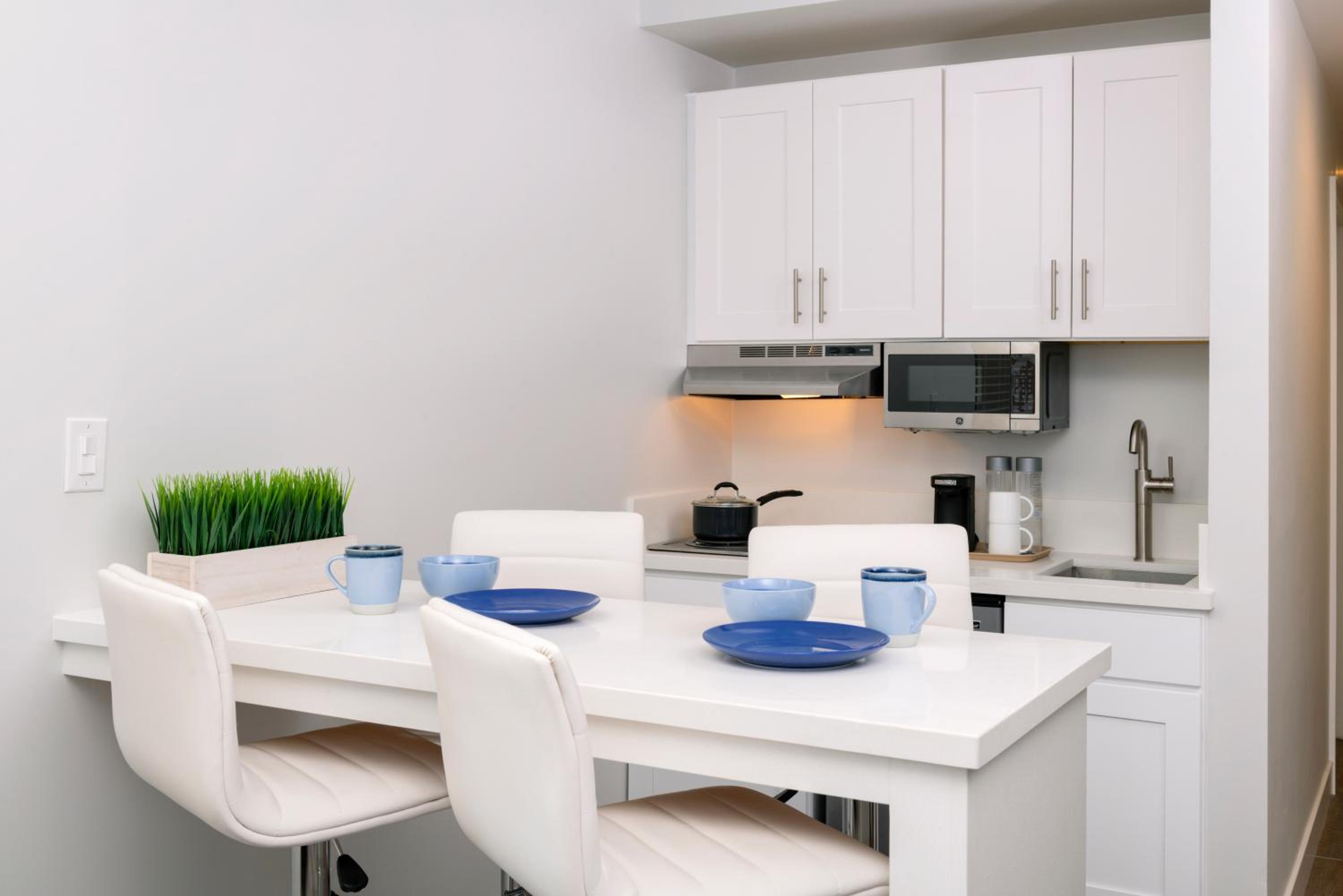 Superior King Suite - Photo 5