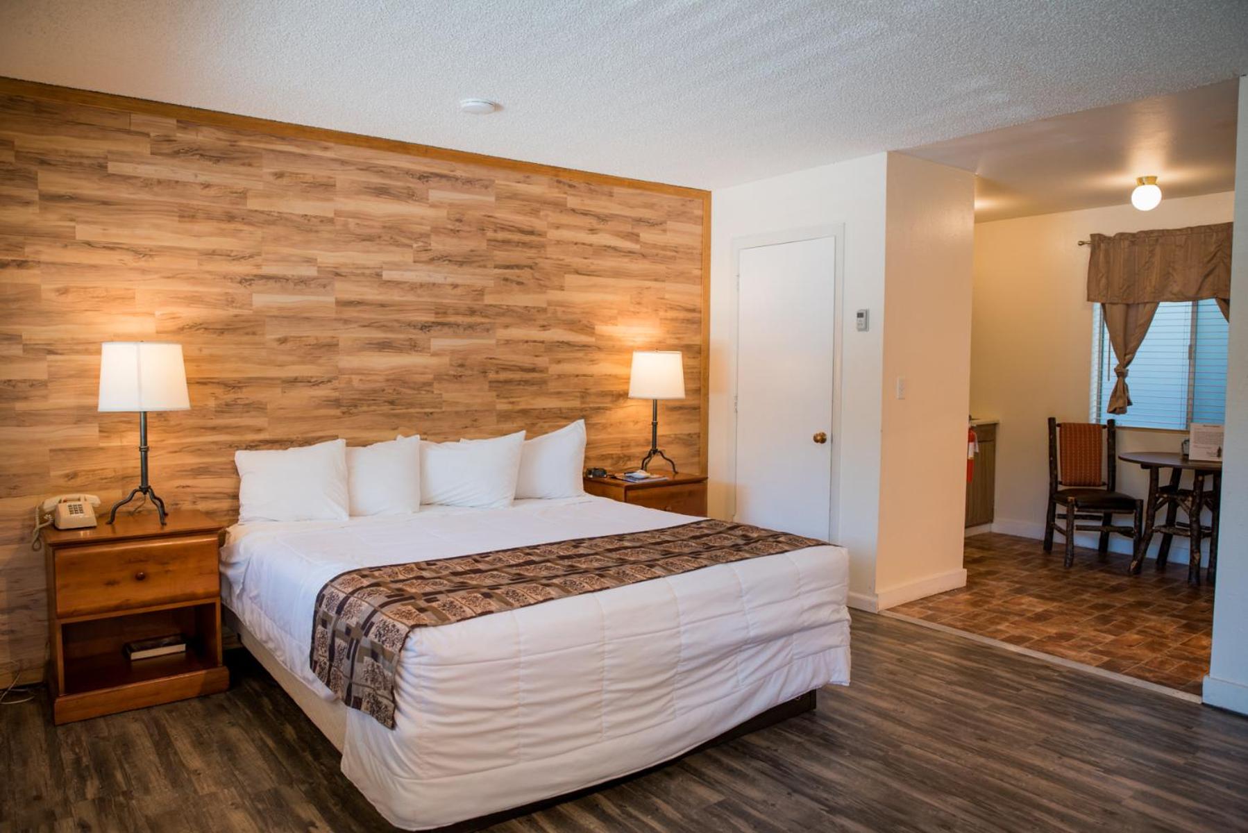 King Room with Kitchenette - Photo 1