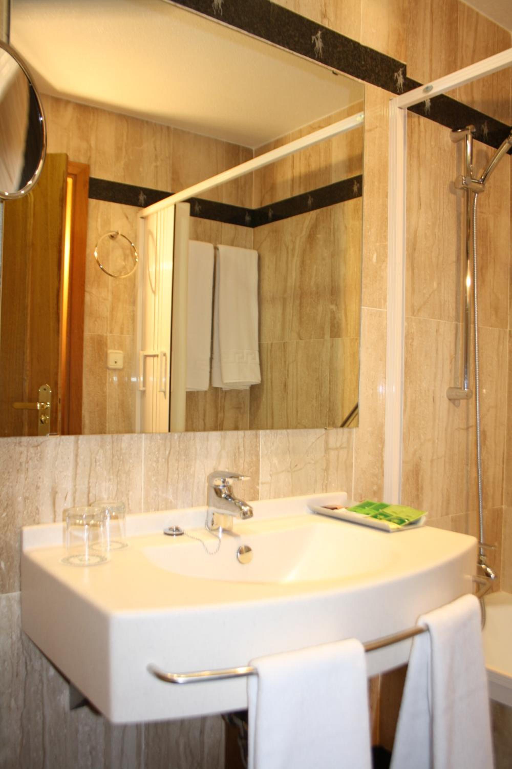 Twin Room - Photo 5