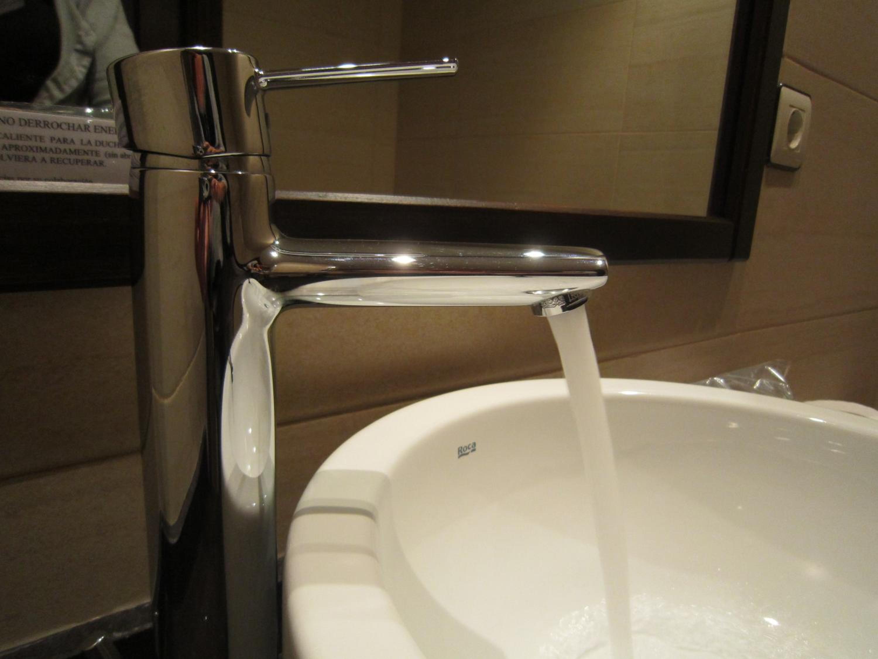 Double or Twin Room - Photo 6